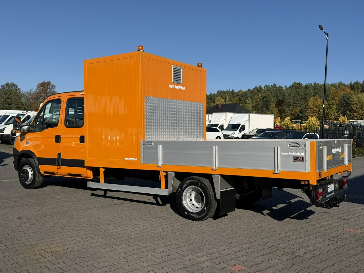 Iveco Daily 70C18 V H - Platós kisteherautó, Duplakabinos kisteherautó: 3 kép. Iveco Daily 70C18 V H - Platós kisteherautó, Duplakabinos kisteherautó: 3 kép.