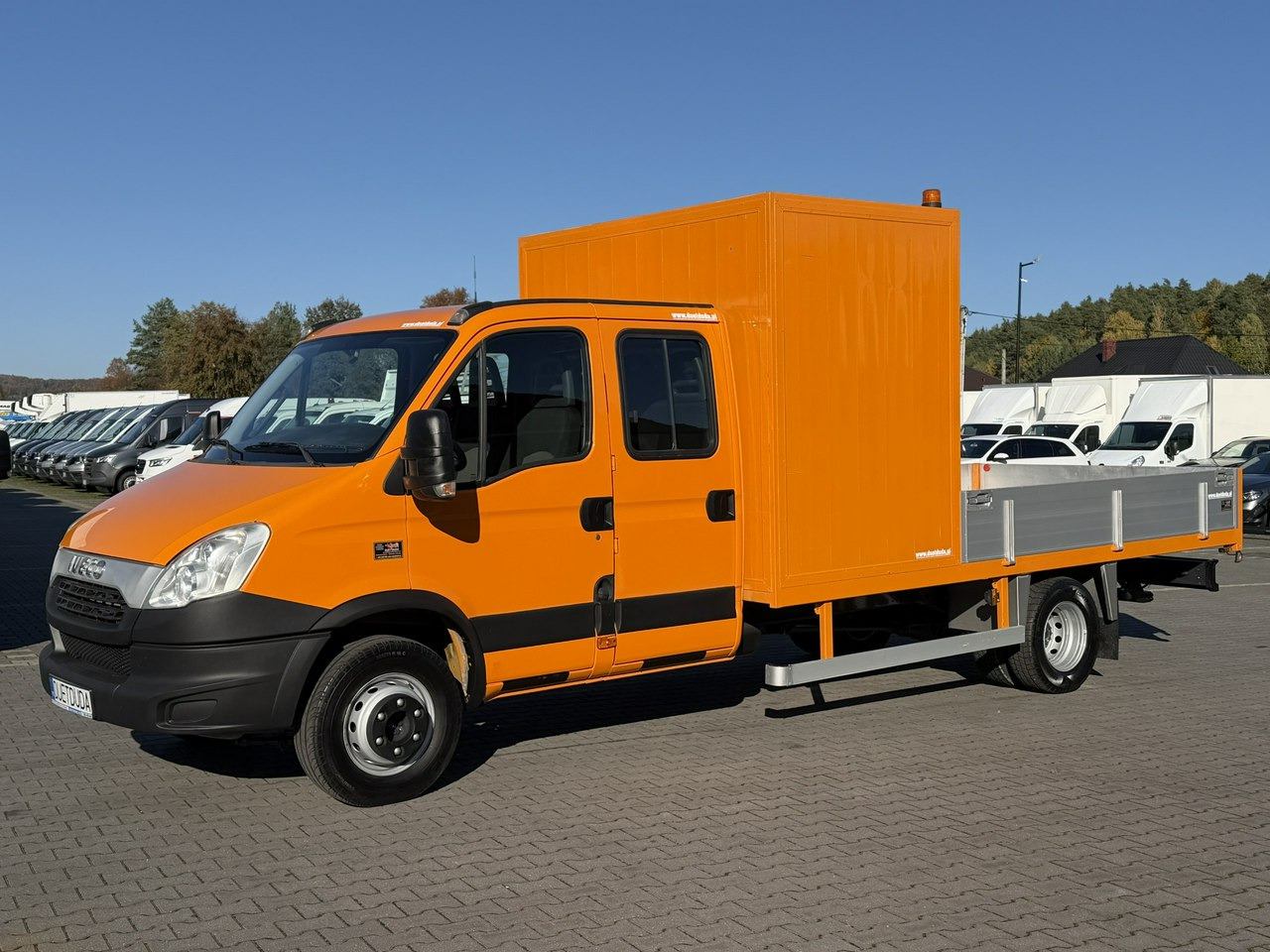 Iveco Daily 70C18 V H - Platós kisteherautó, Duplakabinos kisteherautó: 2 kép. Iveco Daily 70C18 V H - Platós kisteherautó, Duplakabinos kisteherautó: 2 kép.