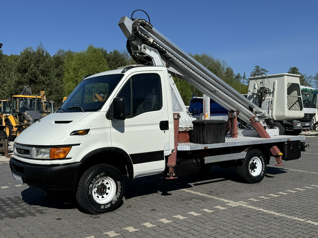 Iveco Daily - Emelőkosaras teherautó: 5 kép. Iveco Daily - Emelőkosaras teherautó: 5 kép.