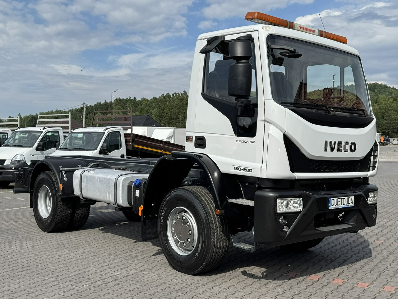Iveco Eurocargo 150-280 Rama 550cm Napęd 4x4 Reduktor + Blokady - Alvaz teherautó: 2 kép. Iveco Eurocargo 150-280 Rama 550cm Napęd 4x4 Reduktor + Blokady - Alvaz teherautó: 2 kép.