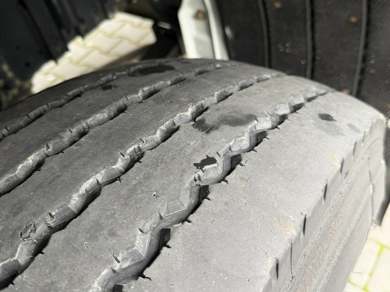 Iveco STRALIS 260S40 E6 Chłodnia Mroźnia Agregat THERMO KING T-1000R - Hűtős teherautó: 4 kép. Iveco STRALIS 260S40 E6 Chłodnia Mroźnia Agregat THERMO KING T-1000R - Hűtős teherautó: 4 kép.