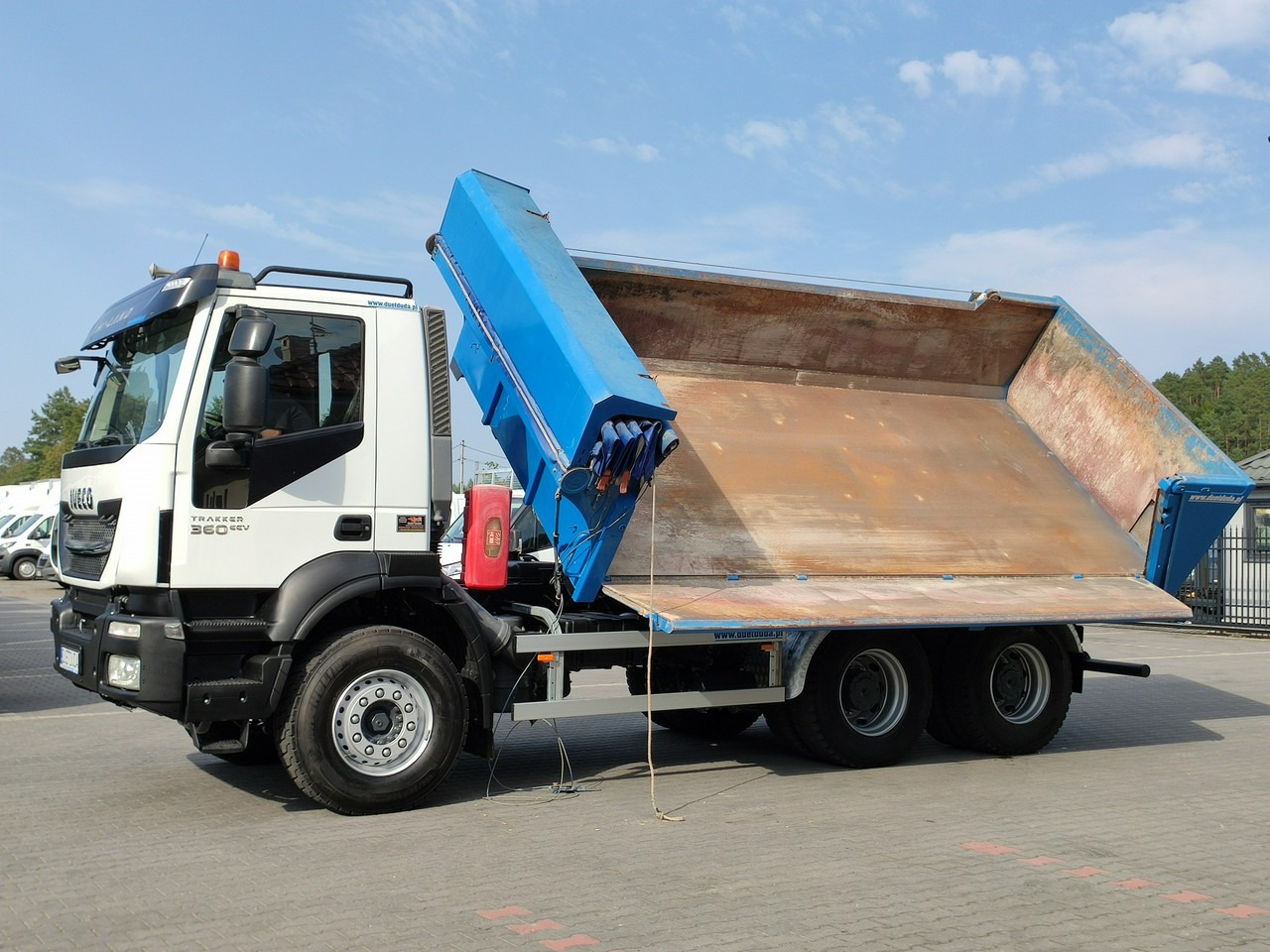 Iveco Trakker 360 EEV Manual 6x4 Wywrot 3-stronny Hydroburta Bok i Tył - Billenőplatós teherautó: 5 kép. Iveco Trakker 360 EEV Manual 6x4 Wywrot 3-stronny Hydroburta Bok i Tył - Billenőplatós teherautó: 5 kép.