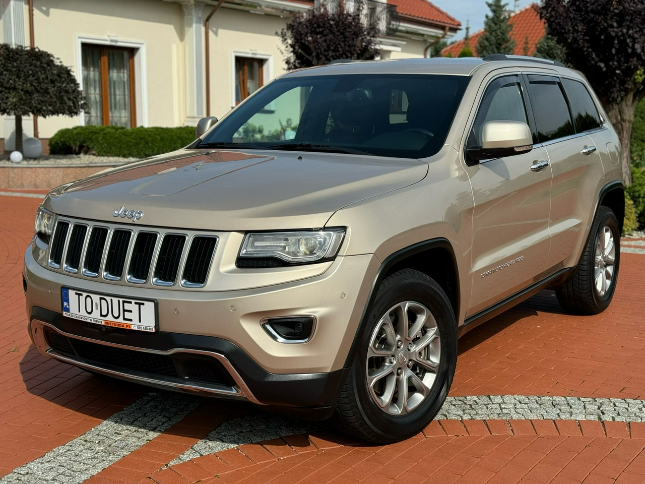 Jeep Grand Cherokee - Terepjáró/ SUV: 3 kép. Jeep Grand Cherokee - Terepjáró/ SUV: 3 kép.