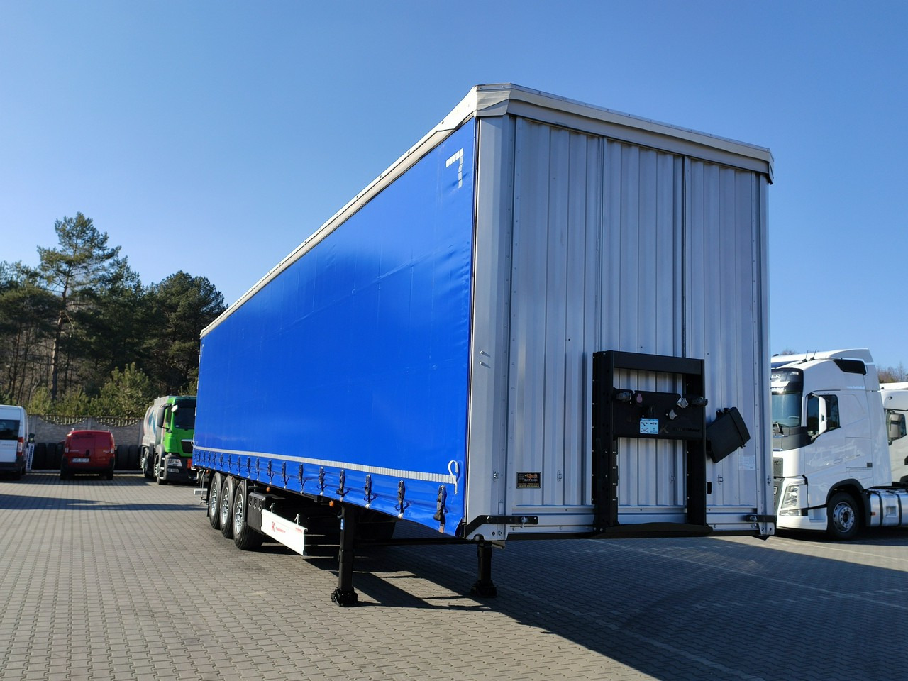 Kassbohrer Maxima XS Standard Super Stan Nowe Firany !!! - Ponyvás félpótkocsi: 3 kép. Kassbohrer Maxima XS Standard Super Stan Nowe Firany !!! - Ponyvás félpótkocsi: 3 kép.