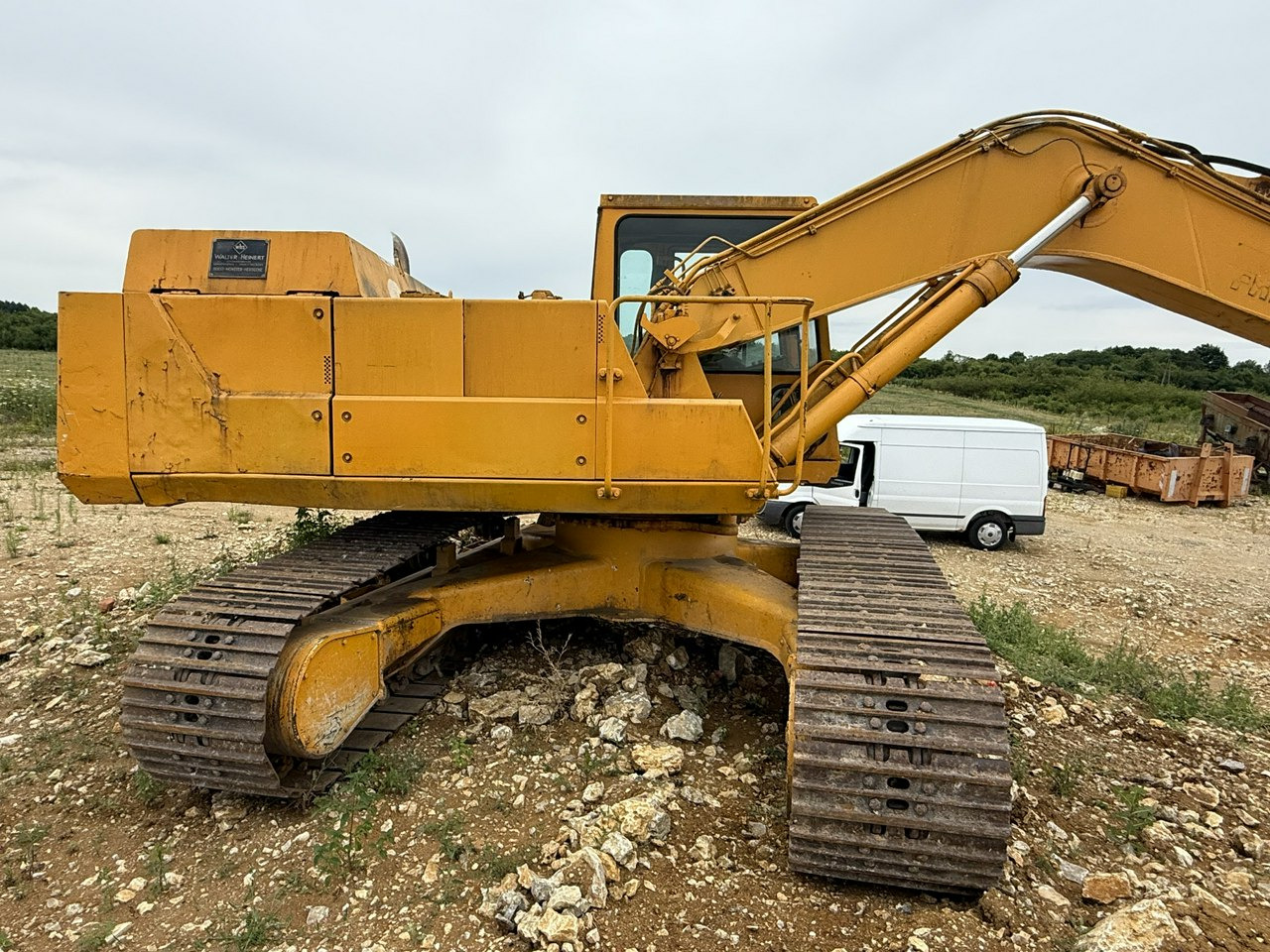 Komatsu PC240NLC-3KP - Lánctalpas kotró: 4 kép. Komatsu PC240NLC-3KP - Lánctalpas kotró: 4 kép.