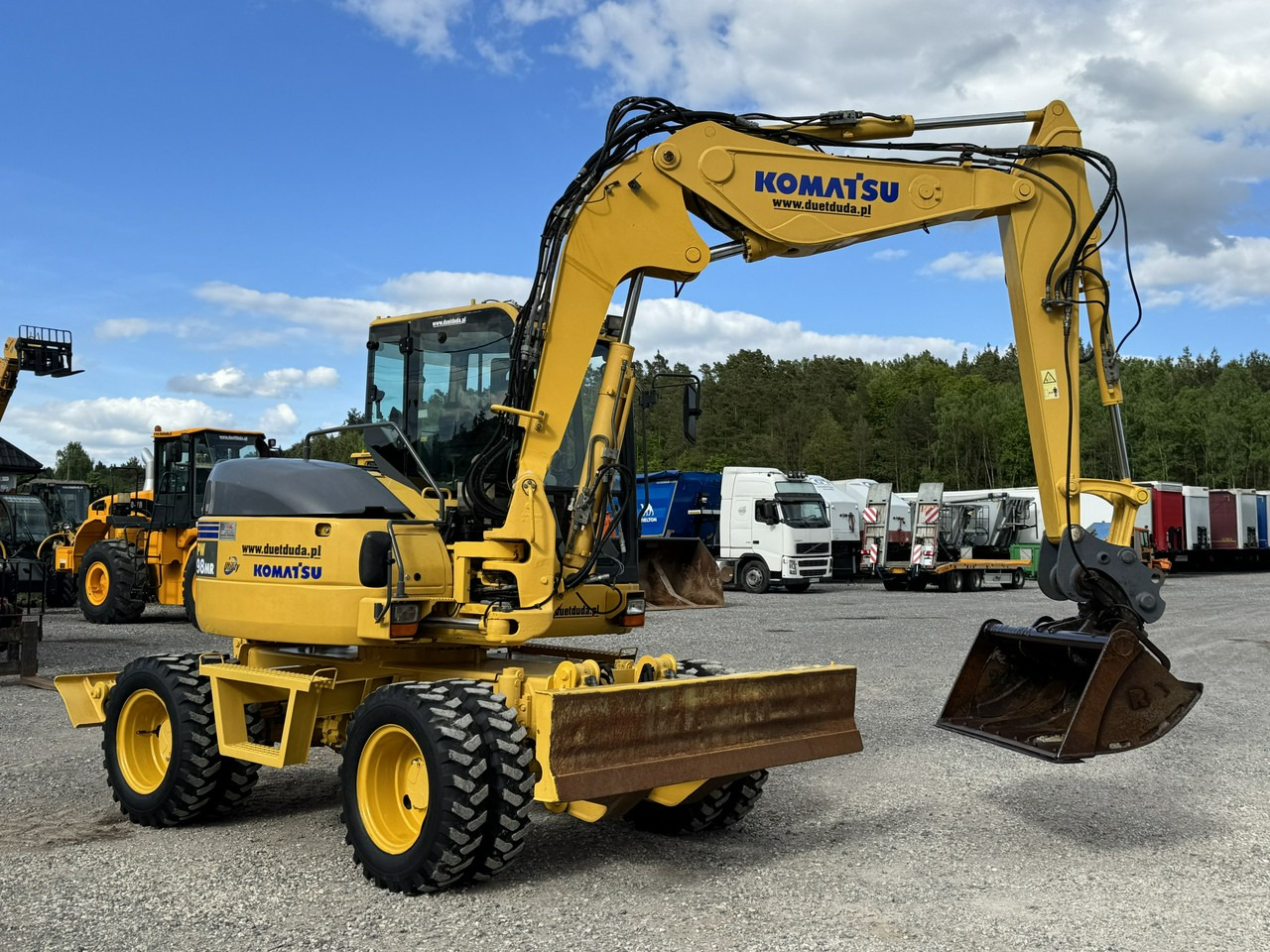 Komatsu PW 98 MR 8 Pług + Podpory 10ton Szybkozłącze - Gumikerekes kotró: 2 kép. Komatsu PW 98 MR 8 Pług + Podpory 10ton Szybkozłącze - Gumikerekes kotró: 2 kép.