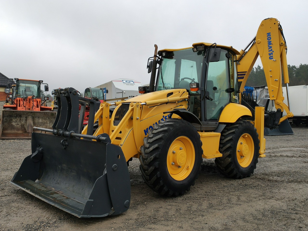 Komatsu WB 93S-5E0 Bez Luzów Zadbana Sprawna Super Stan !!! - Kotrórakodó: 1 kép. Komatsu WB 93S-5E0 Bez Luzów Zadbana Sprawna Super Stan !!! - Kotrórakodó: 1 kép.