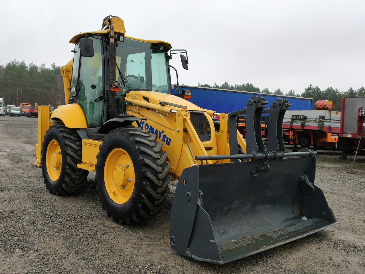 Komatsu WB 93S-5E0 Bez Luzów Zadbana Sprawna Super Stan !!! - Kotrórakodó: 2 kép. Komatsu WB 93S-5E0 Bez Luzów Zadbana Sprawna Super Stan !!! - Kotrórakodó: 2 kép.