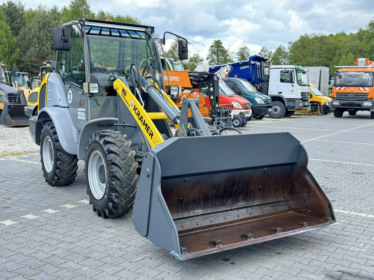 Kramer 5085, 353-11S - Gumikerekes homlokrakodó: 4 kép. Kramer 5085, 353-11S - Gumikerekes homlokrakodó: 4 kép.