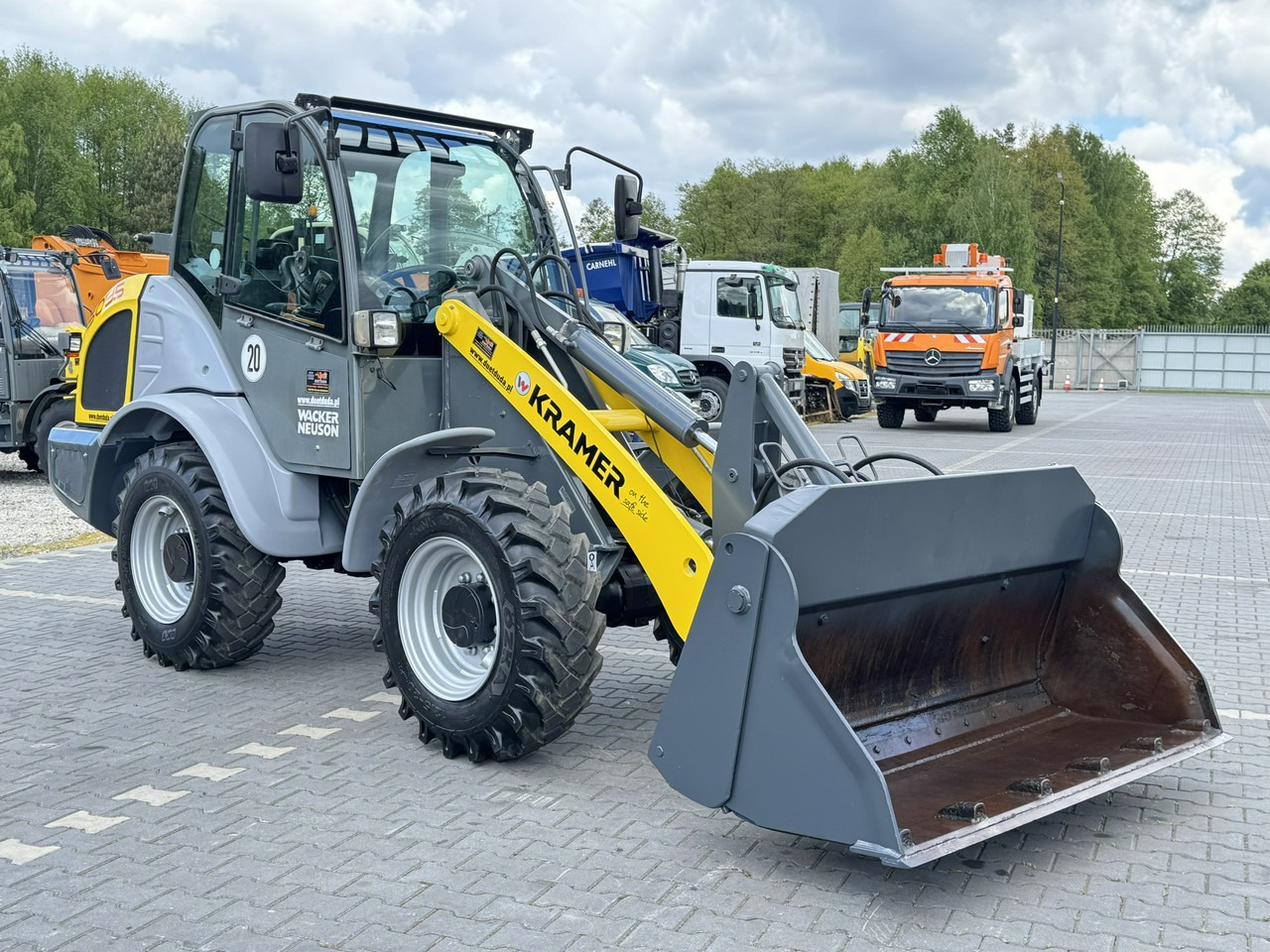 Kramer 5085, 353-11S - Gumikerekes homlokrakodó: 1 kép. Kramer 5085, 353-11S - Gumikerekes homlokrakodó: 1 kép.