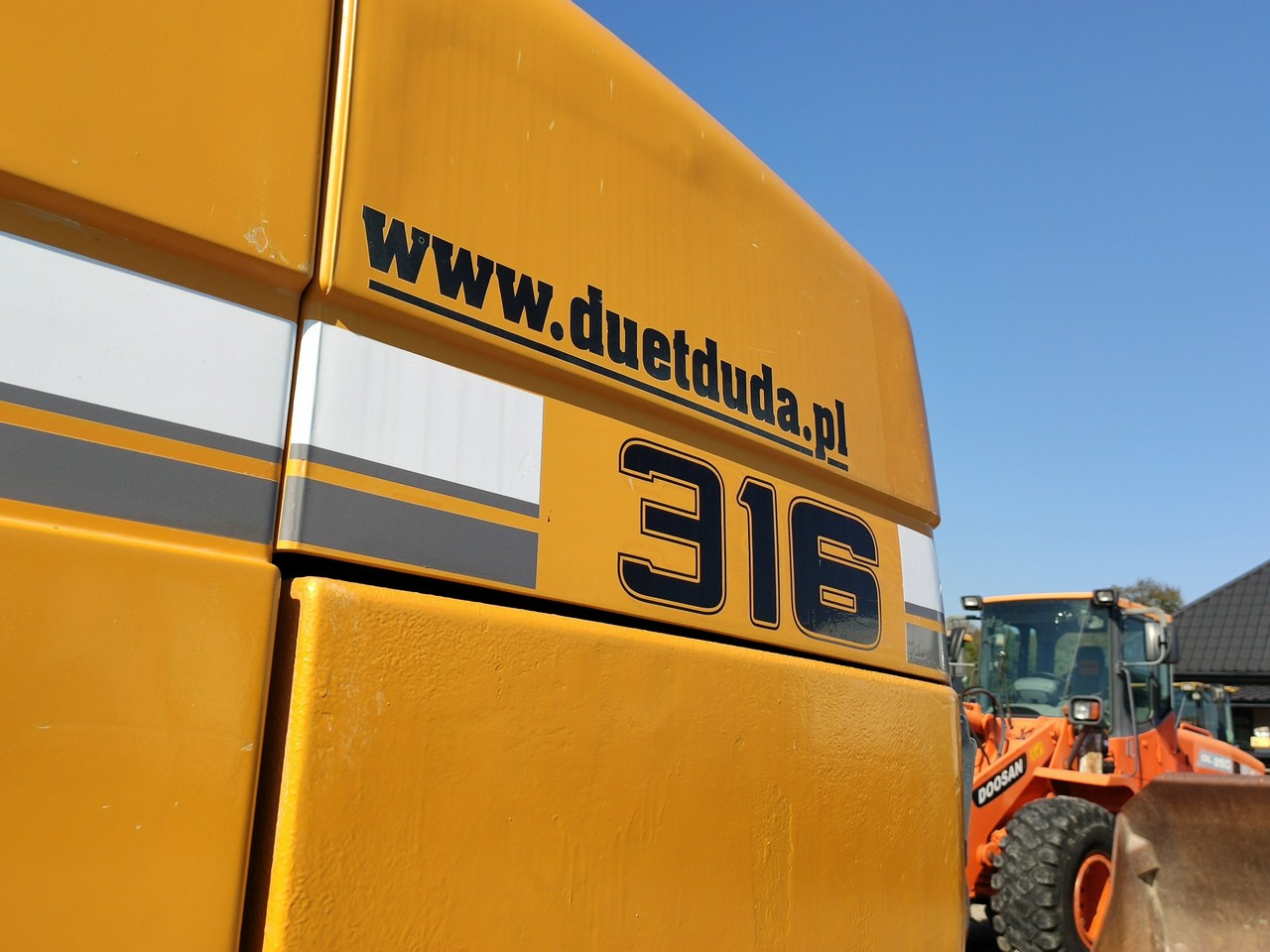 Liebherr A316 Maszyna po Pełnym Tulejowaniu Bez Luzów i Wycieków - Gumikerekes kotró: 4 kép. Liebherr A316 Maszyna po Pełnym Tulejowaniu Bez Luzów i Wycieków - Gumikerekes kotró: 4 kép.