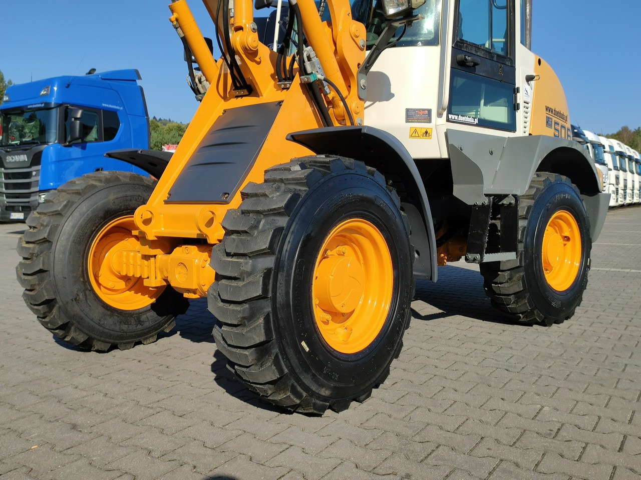 Liebherr L 506 STEREO Szybkozłącze / Łyżka Krokodyl + Widły Waga 6300kg - Derékcsuklós rakodó: 5 kép. Liebherr L 506 STEREO Szybkozłącze / Łyżka Krokodyl + Widły Waga 6300kg - Derékcsuklós rakodó: 5 kép.