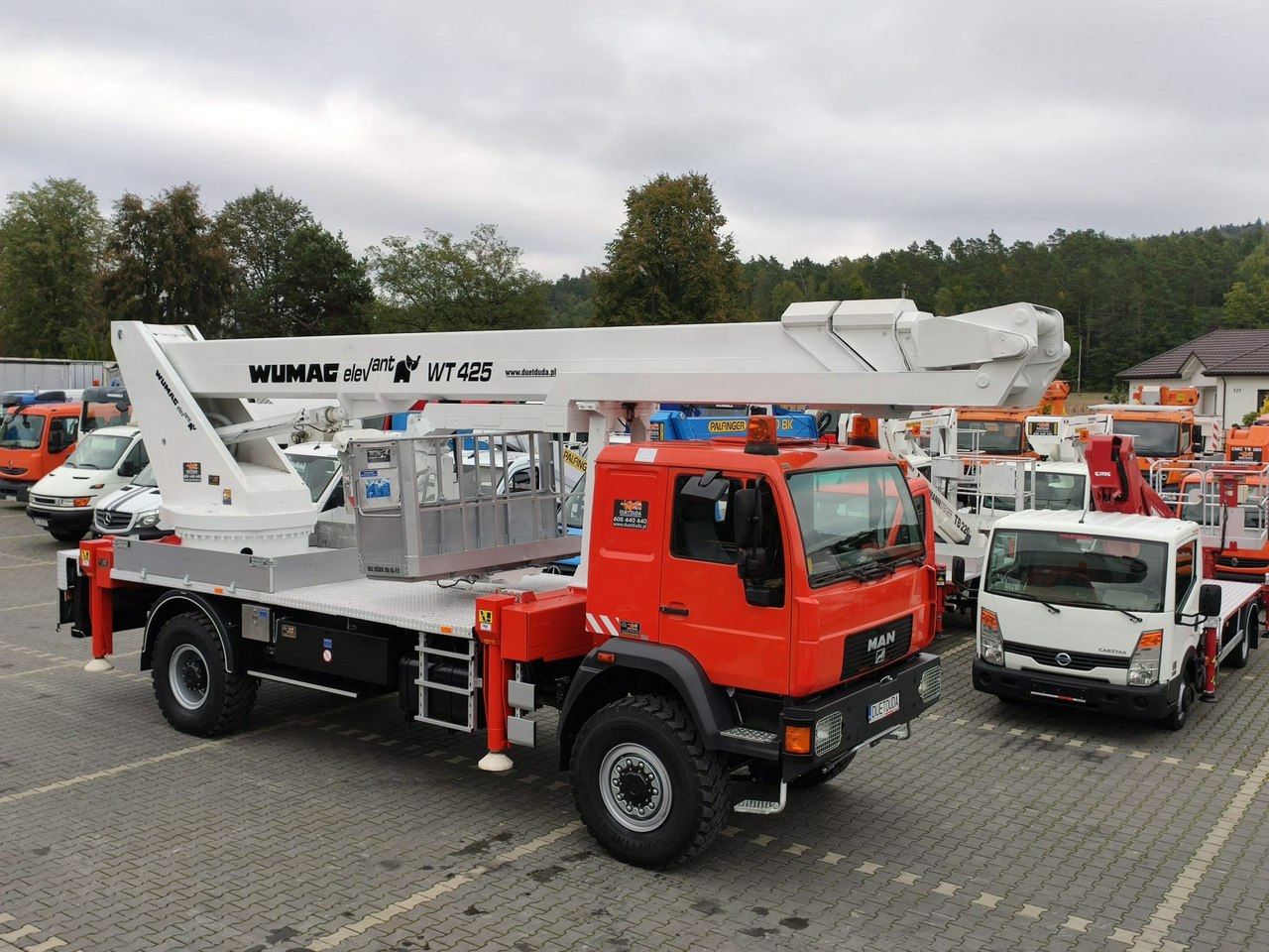 MAN 18.284 4x4 Zwyżka WUMAG WT 425 Podnośnik Koszowy - Emelőkosaras teherautó: 1 kép. MAN 18.284 4x4 Zwyżka WUMAG WT 425 Podnośnik Koszowy - Emelőkosaras teherautó: 1 kép.