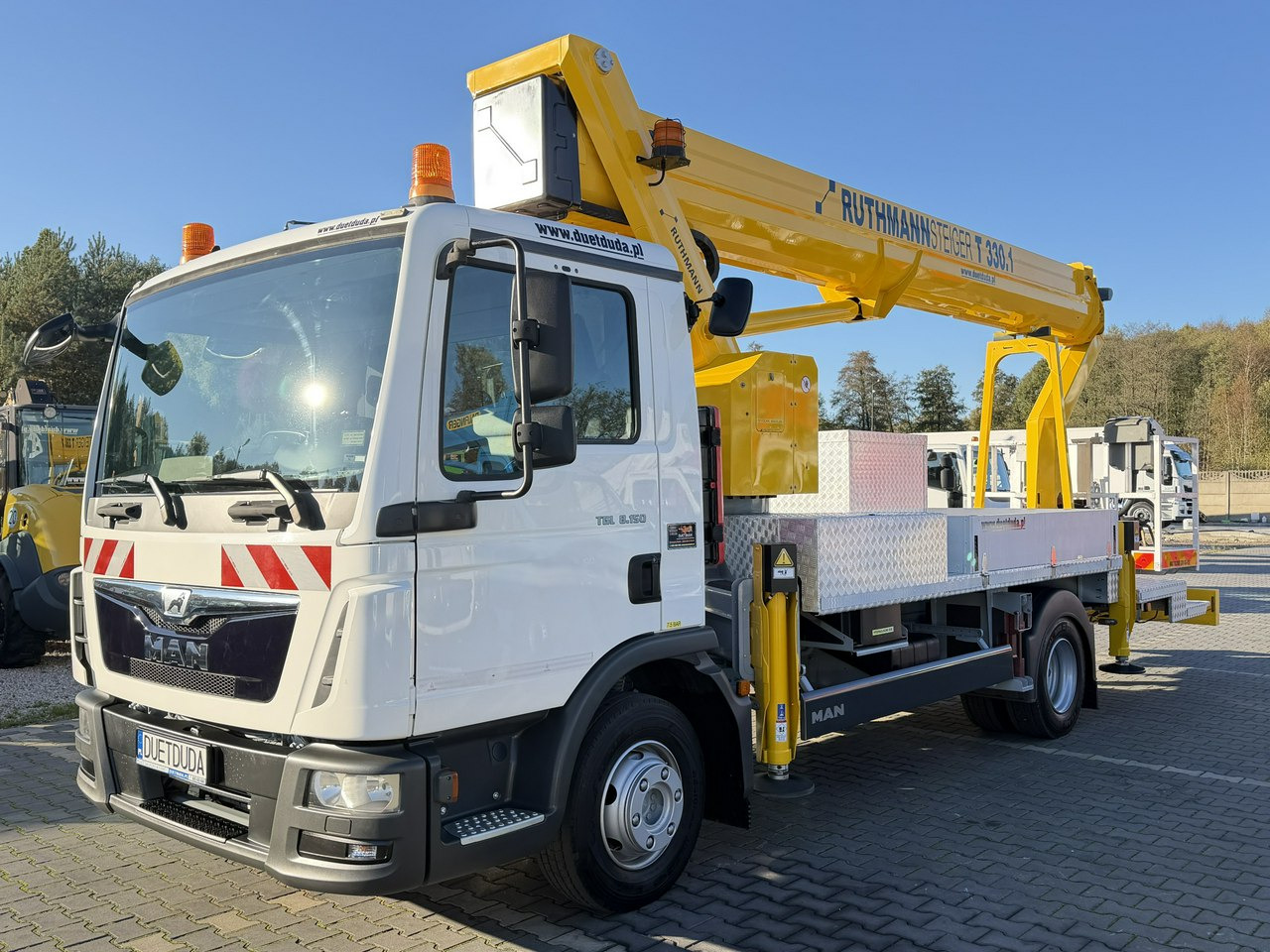 MAN TGL 7.150 Zwyżka Ruthmann T330 33-Metry w bok 21m Mały przebieg - Emelőkosaras teherautó: 4 kép. MAN TGL 7.150 Zwyżka Ruthmann T330 33-Metry w bok 21m Mały przebieg - Emelőkosaras teherautó: 4 kép.