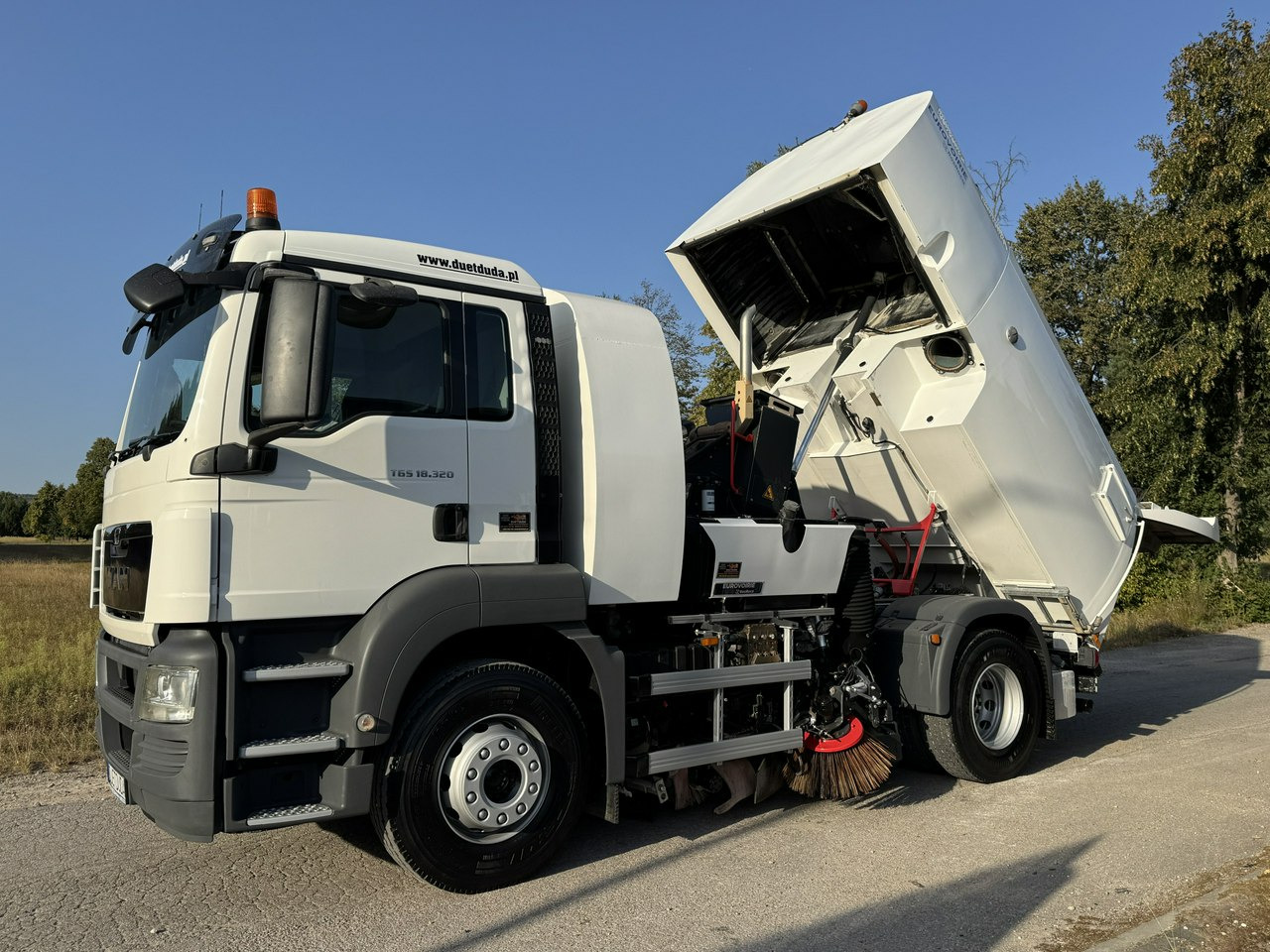 MAN TGS 18.320 E5 BUCHER OPTIFANT 8000 Zamiatarka Uliczna Euro 6 - Utcaseprő gép: 2 kép. MAN TGS 18.320 E5 BUCHER OPTIFANT 8000 Zamiatarka Uliczna Euro 6 - Utcaseprő gép: 2 kép.