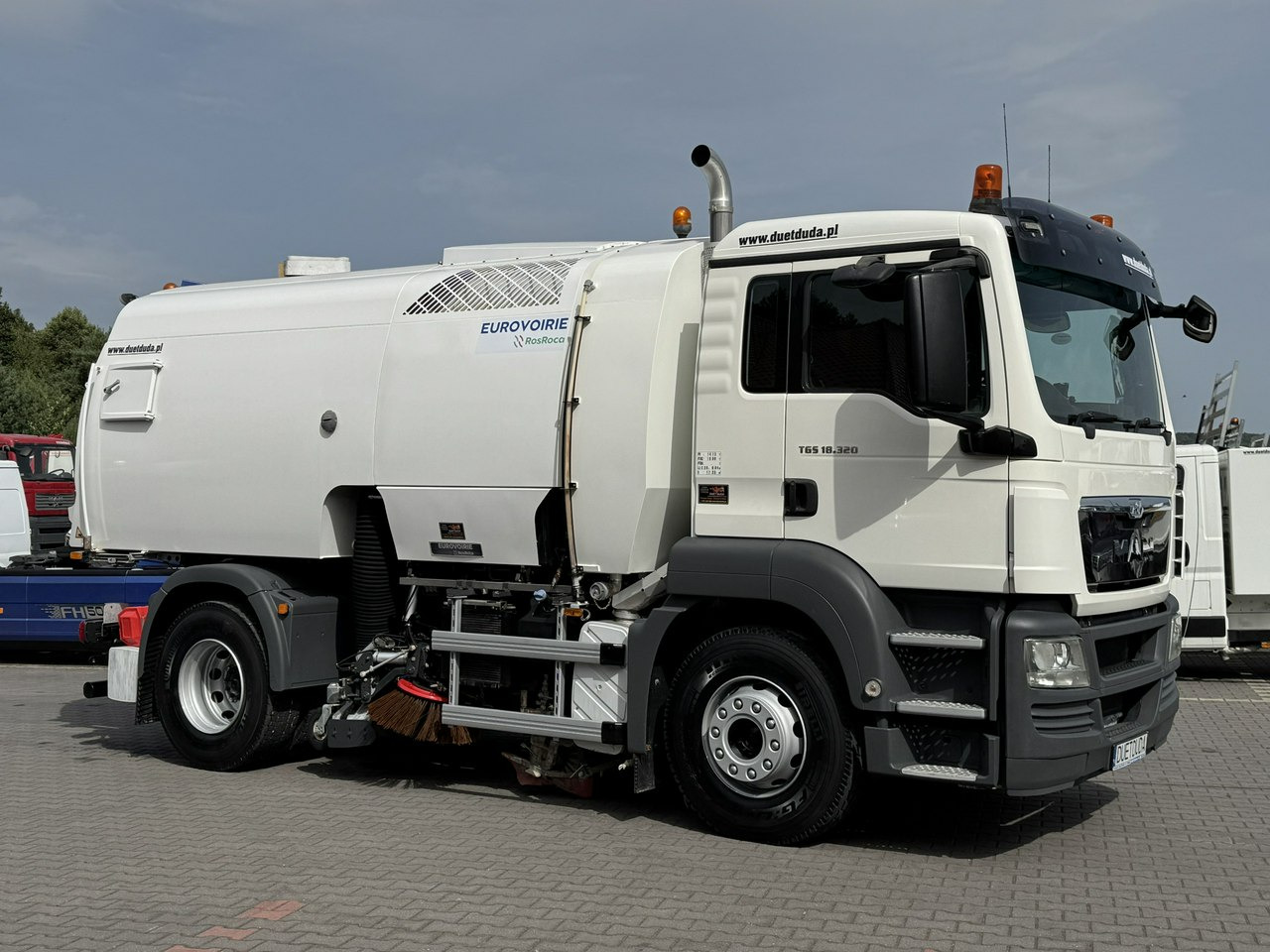 MAN TGS 18.320 E5 BUCHER OPTIFANT 8000 Zamiatarka Uliczna Euro 6 - Utcaseprő gép: 3 kép. MAN TGS 18.320 E5 BUCHER OPTIFANT 8000 Zamiatarka Uliczna Euro 6 - Utcaseprő gép: 3 kép.