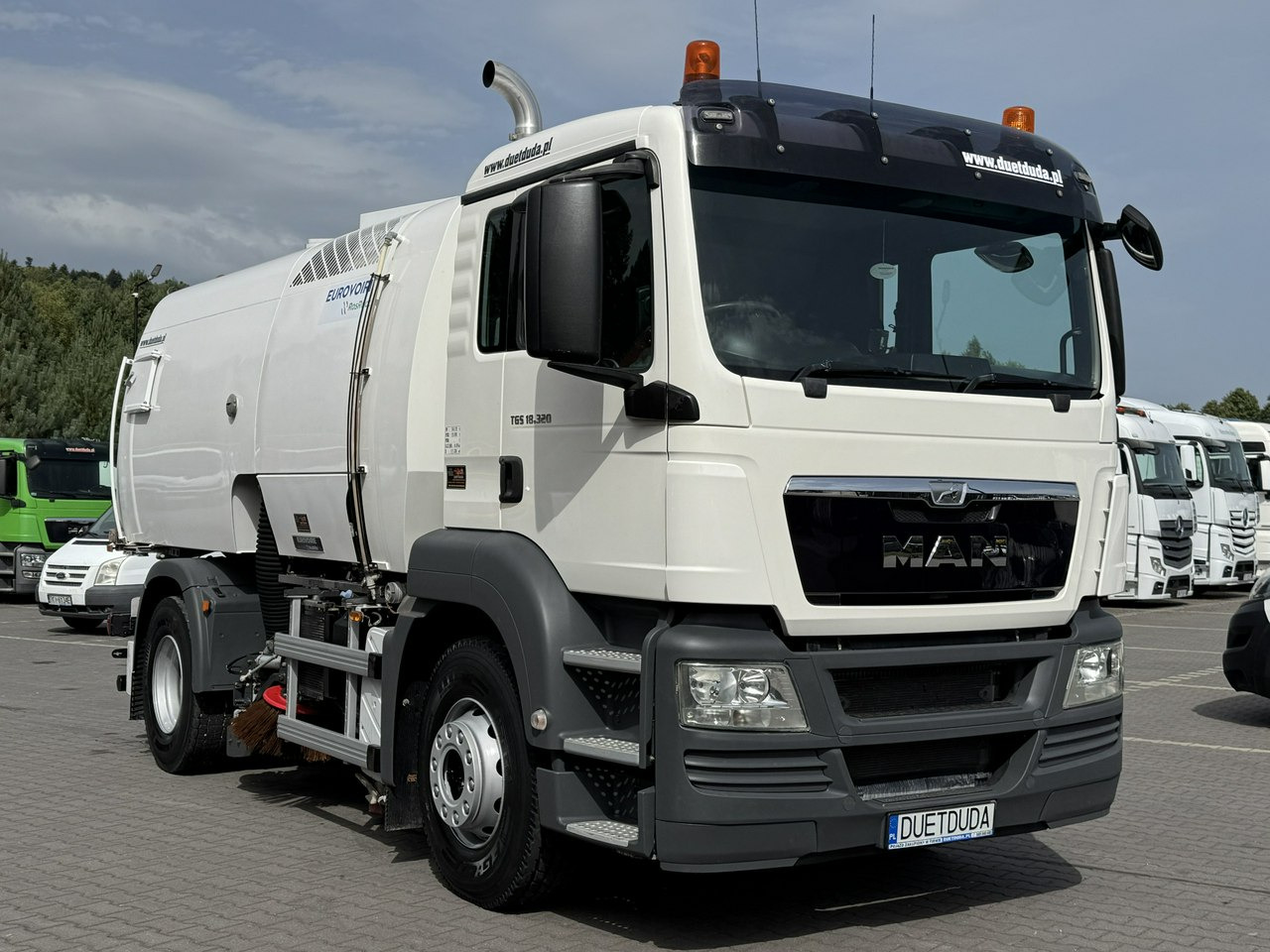 MAN TGS 18.320 E5 BUCHER OPTIFANT 8000 Zamiatarka Uliczna Euro 6 - Utcaseprő gép: 5 kép. MAN TGS 18.320 E5 BUCHER OPTIFANT 8000 Zamiatarka Uliczna Euro 6 - Utcaseprő gép: 5 kép.