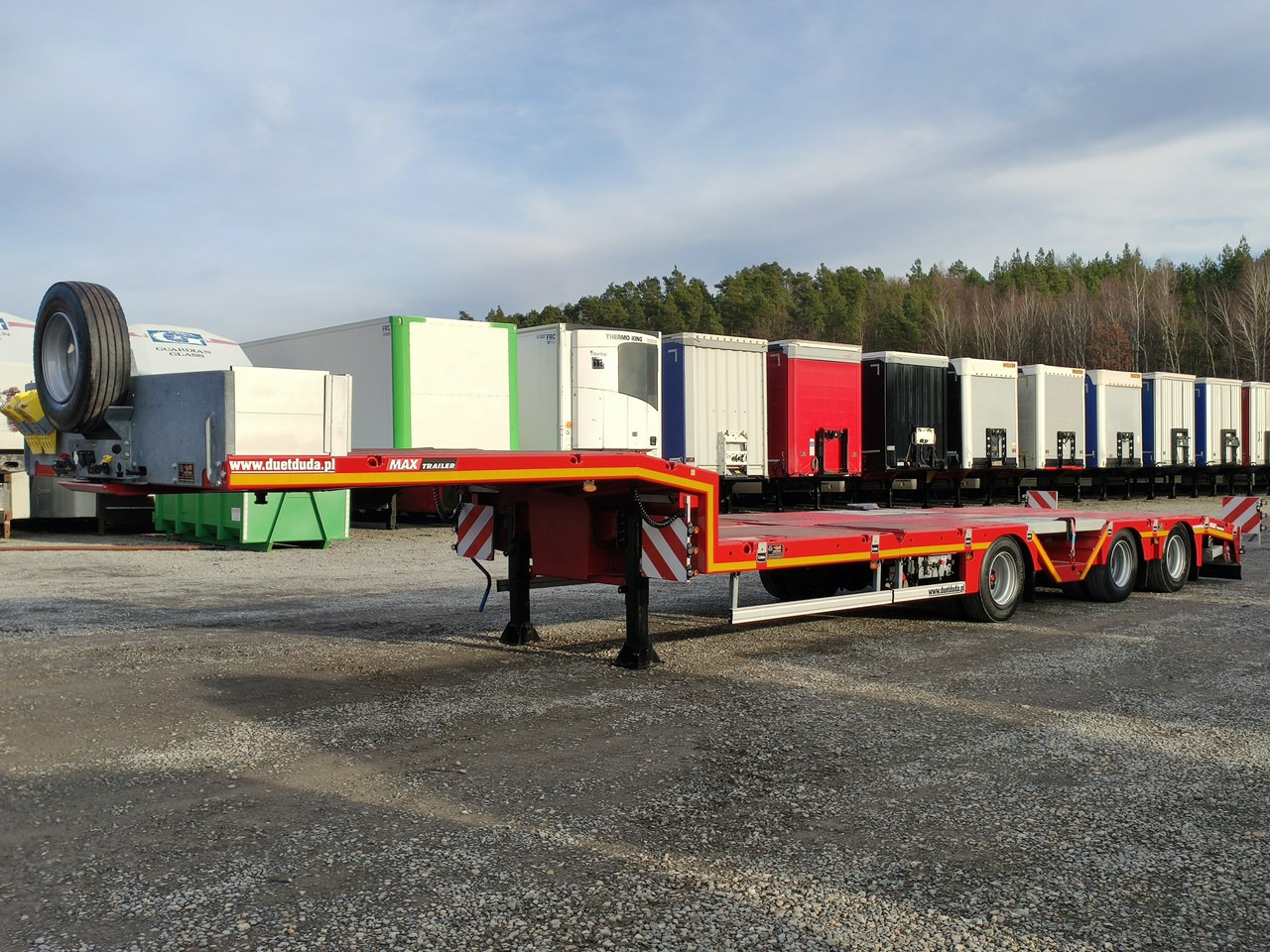 MAX Trailer 3-Osie Oś skrętna Oś Podnoszona Nooteboom - Félpótkocsi mélybölcsős: 1 kép. MAX Trailer 3-Osie Oś skrętna Oś Podnoszona Nooteboom - Félpótkocsi mélybölcsős: 1 kép.