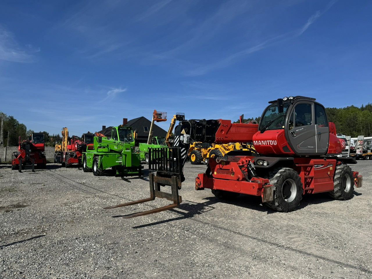 Manitou MRT 2150 + ROTO Ładowarka Teleskopowa Obrotowa 2550 - Teleszkópos rakodó: 3 kép. Manitou MRT 2150 + ROTO Ładowarka Teleskopowa Obrotowa 2550 - Teleszkópos rakodó: 3 kép.