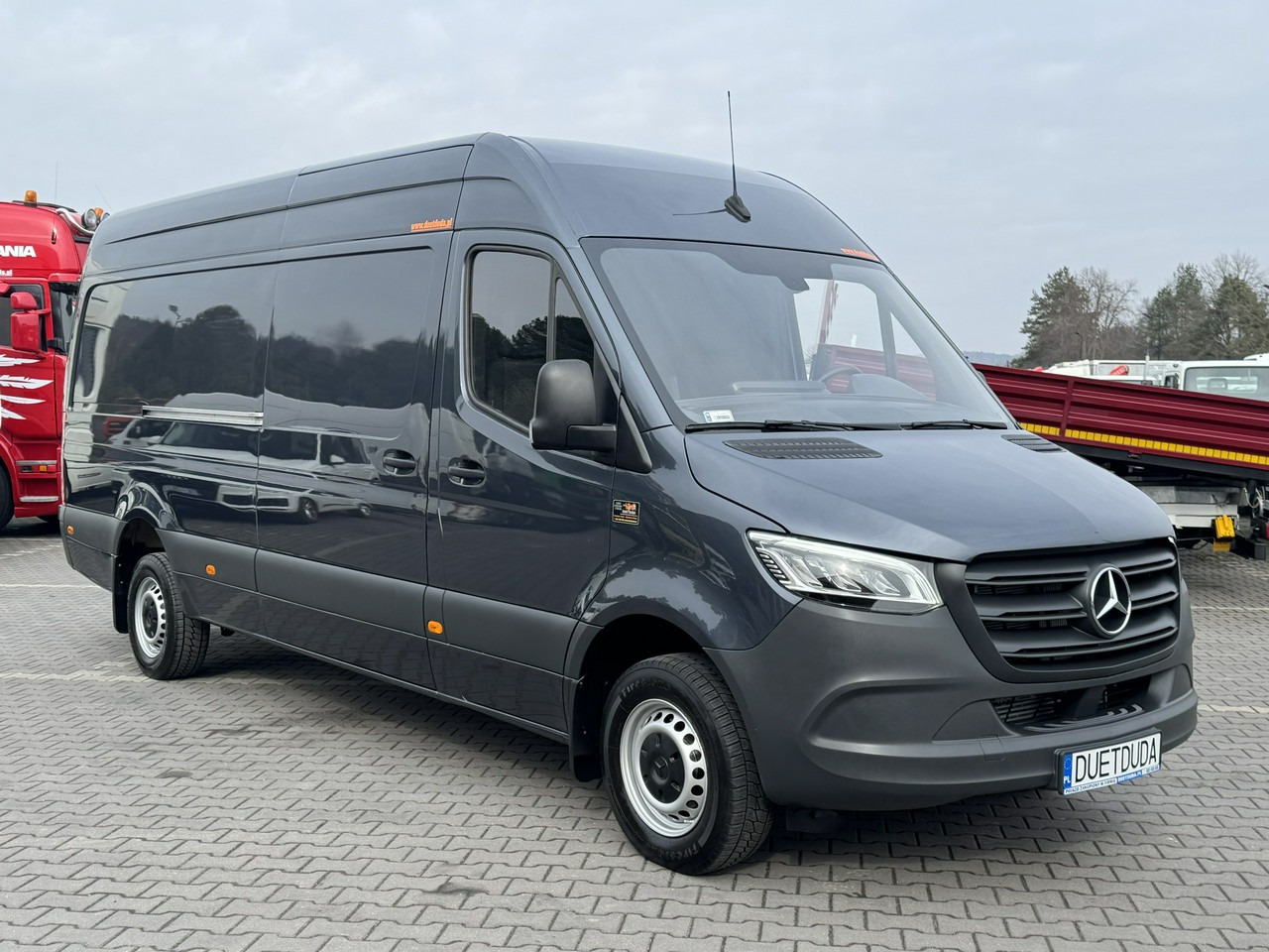 Mercedes 319 - Furgon: 2 kép. Mercedes 319 - Furgon: 2 kép.