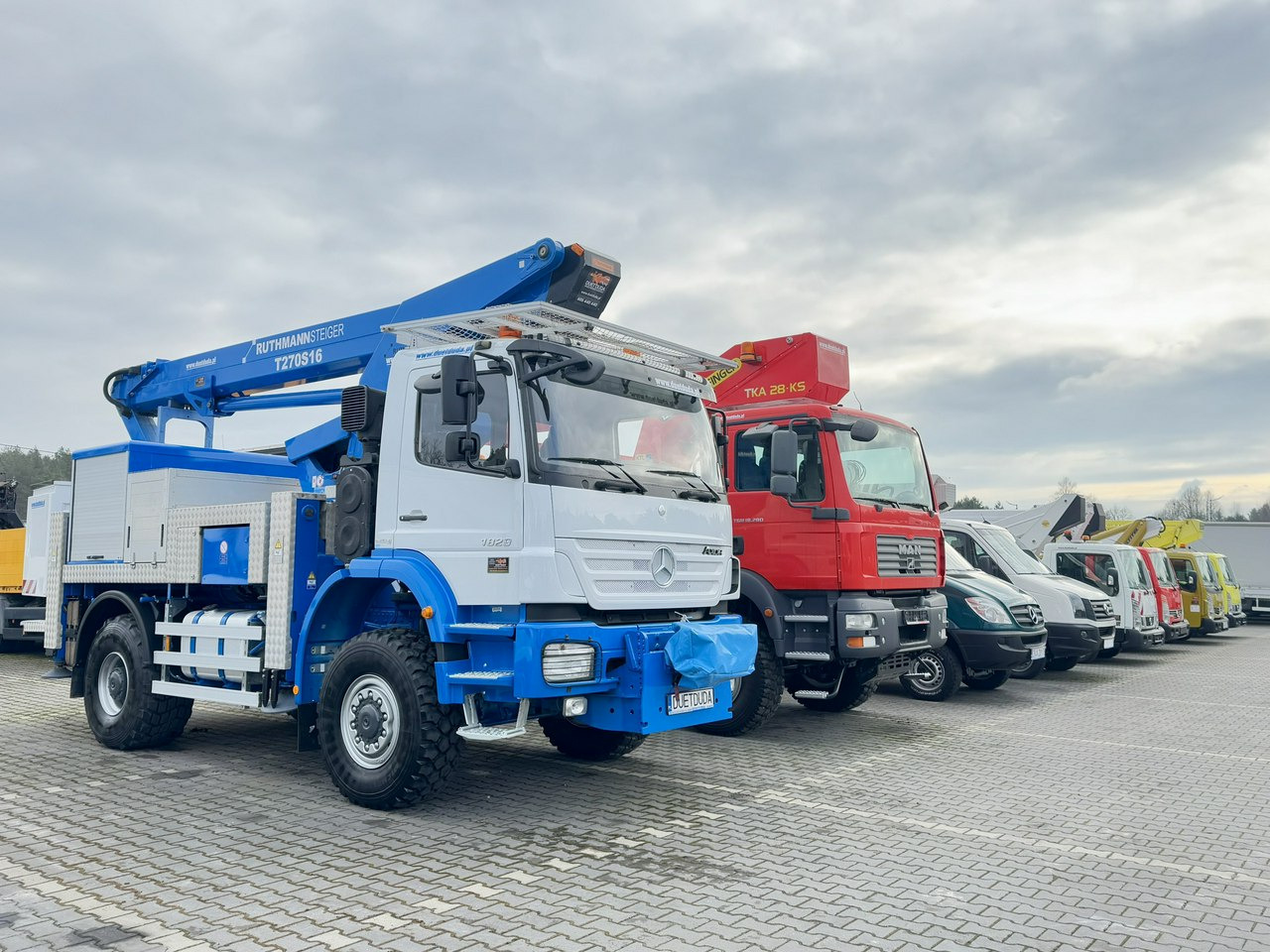 Mercedes AXOR 1829 4x4 Zwyżka RUTHMANN STEIGER T270S16 Podnośnik Koszowy - Emelőkosaras teherautó: 5 kép. Mercedes AXOR 1829 4x4 Zwyżka RUTHMANN STEIGER T270S16 Podnośnik Koszowy - Emelőkosaras teherautó: 5 kép.