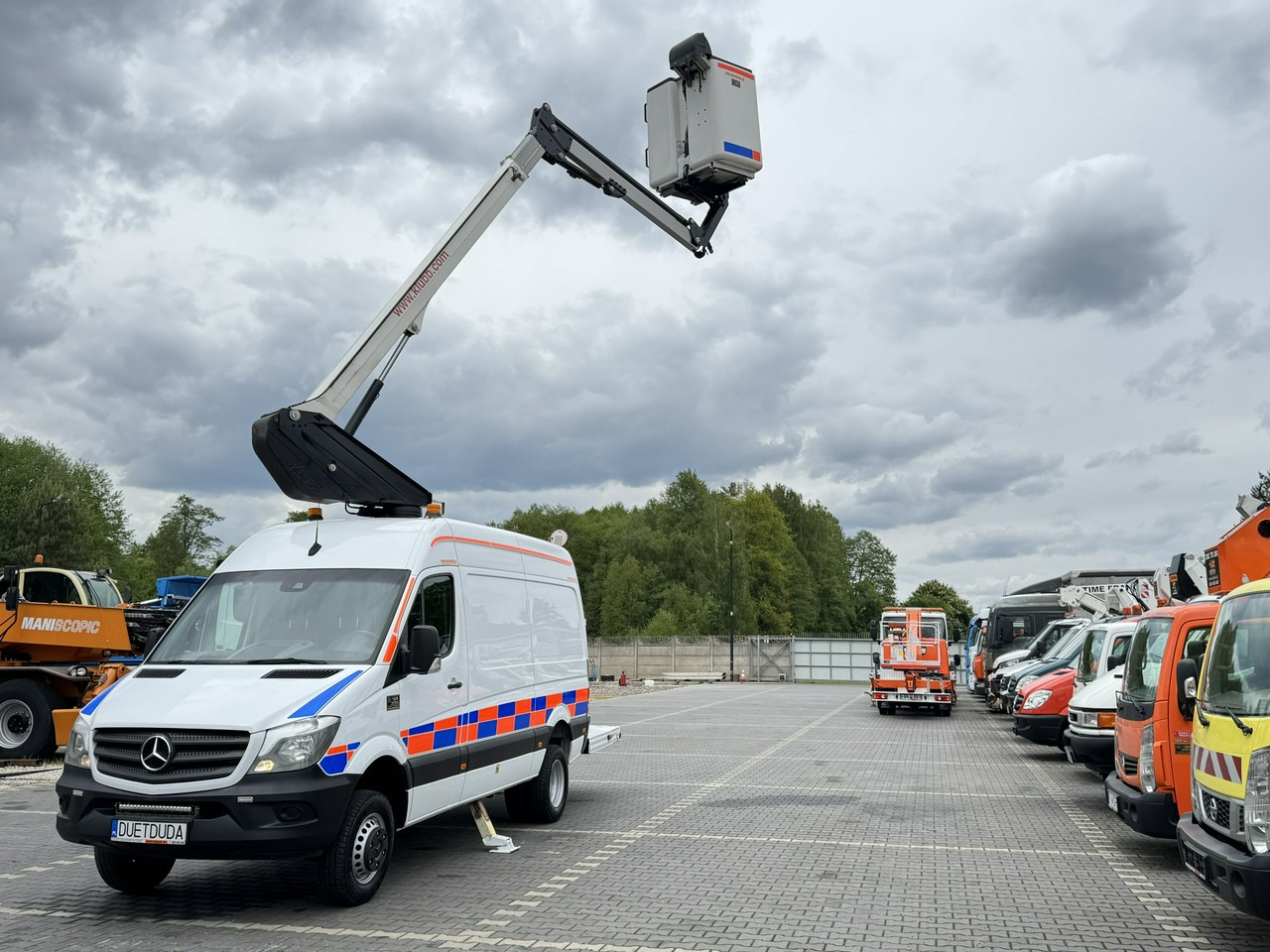 Mercedes Sprinter Zwyżka Podnośnik Koszowy KLUBB K42P UDT WUMAG GSR - Emelőkosaras teherautó: 2 kép. Mercedes Sprinter Zwyżka Podnośnik Koszowy KLUBB K42P UDT WUMAG GSR - Emelőkosaras teherautó: 2 kép.