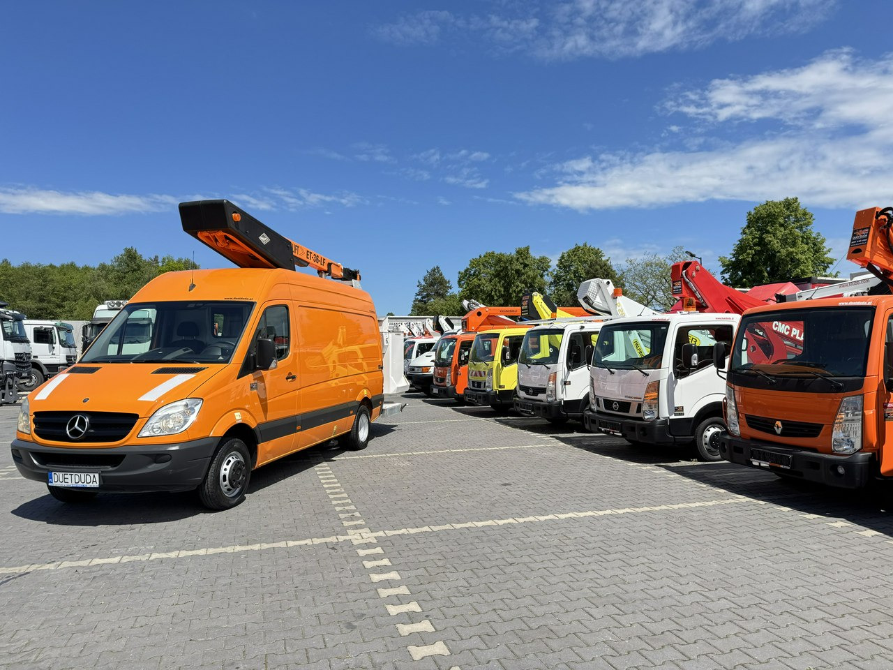 Mercedes Sprinter Zwyżka Podnośnik Koszowy VERSALIFT KLUBB ET-36-LF UDT - Emelőkosaras teherautó: 2 kép. Mercedes Sprinter Zwyżka Podnośnik Koszowy VERSALIFT KLUBB ET-36-LF UDT - Emelőkosaras teherautó: 2 kép.