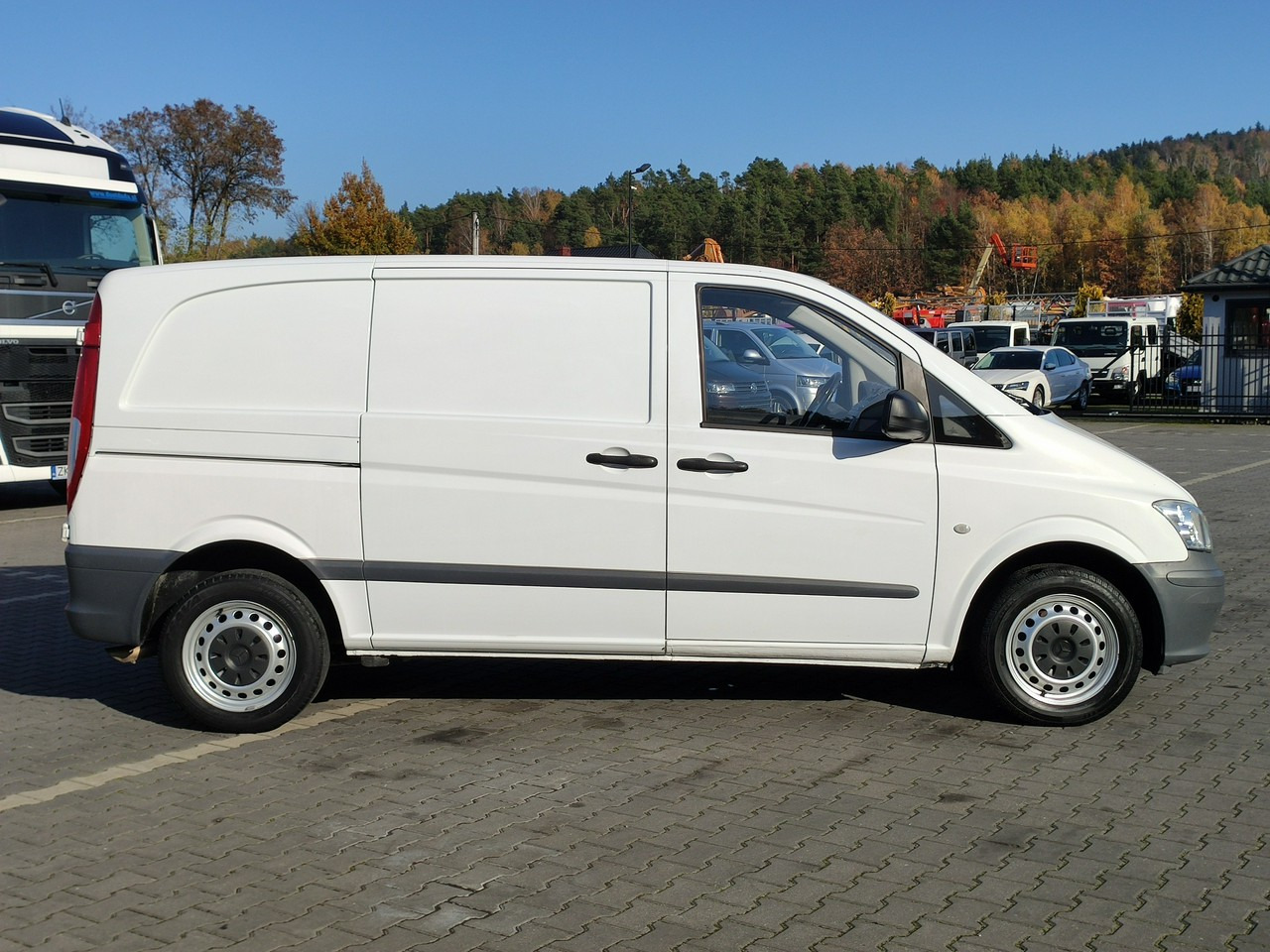 Mercedes Vito - Kis furgon: 5 kép. Mercedes Vito - Kis furgon: 5 kép.