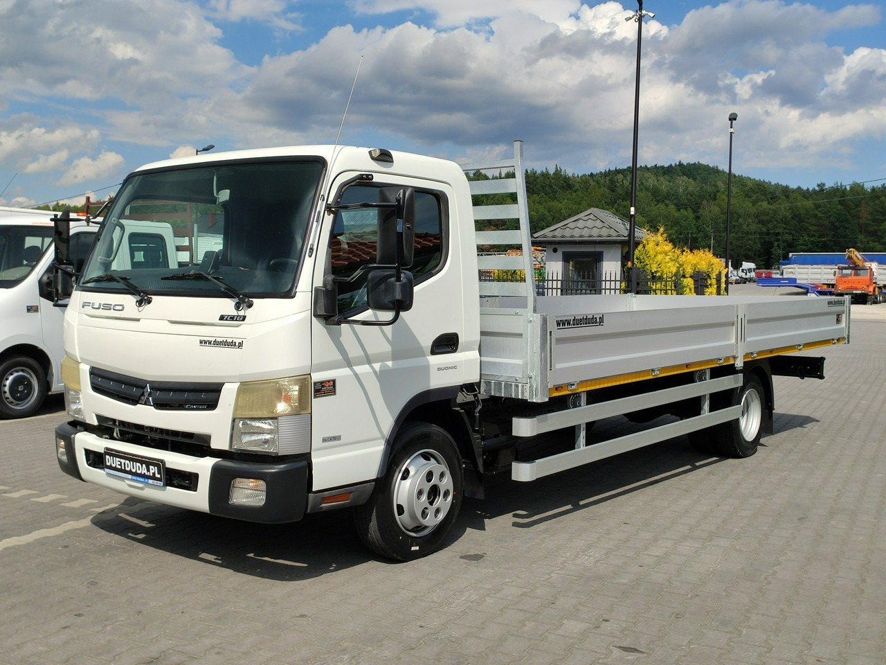 Mitsubishi Canter 7C18 3.0/150 KM Skrzyniowy Automat Klima - Platós teherautó: 5 kép. Mitsubishi Canter 7C18 3.0/150 KM Skrzyniowy Automat Klima - Platós teherautó: 5 kép.