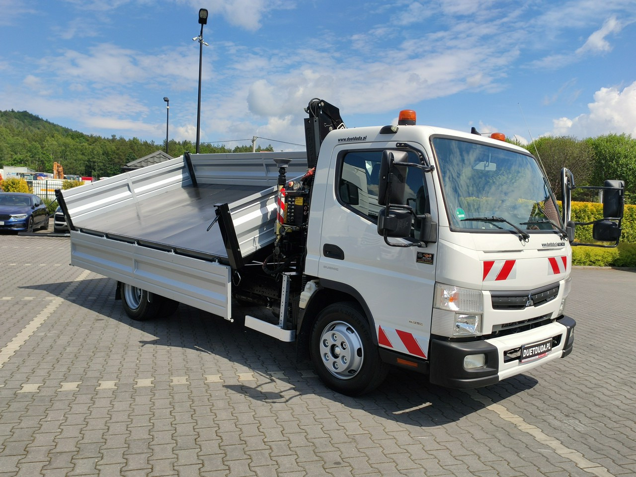 Mitsubishi Canter Fuso 9C18 3.0/180KM Automat, HDS FASSI F30 Wywrotka 3-str - Billenőplatós teherautó, Darus autó: 2 kép. Mitsubishi Canter Fuso 9C18 3.0/180KM Automat, HDS FASSI F30 Wywrotka 3-str - Billenőplatós teherautó, Darus autó: 2 kép.