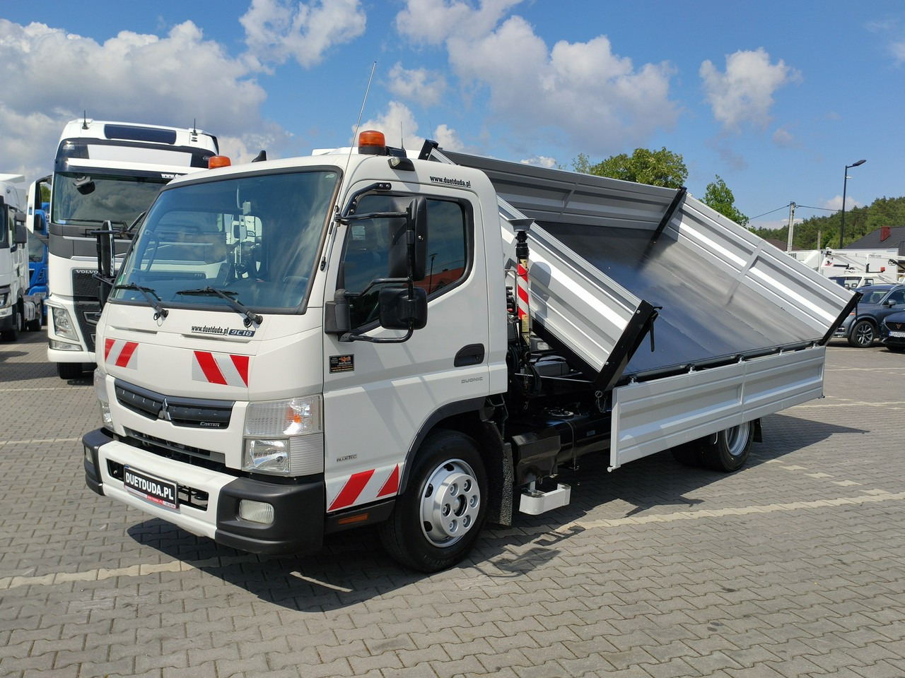Mitsubishi Canter Fuso 9C18 3.0/180KM Automat, HDS FASSI F30 Wywrotka 3-str - Billenőplatós teherautó, Darus autó: 5 kép. Mitsubishi Canter Fuso 9C18 3.0/180KM Automat, HDS FASSI F30 Wywrotka 3-str - Billenőplatós teherautó, Darus autó: 5 kép.