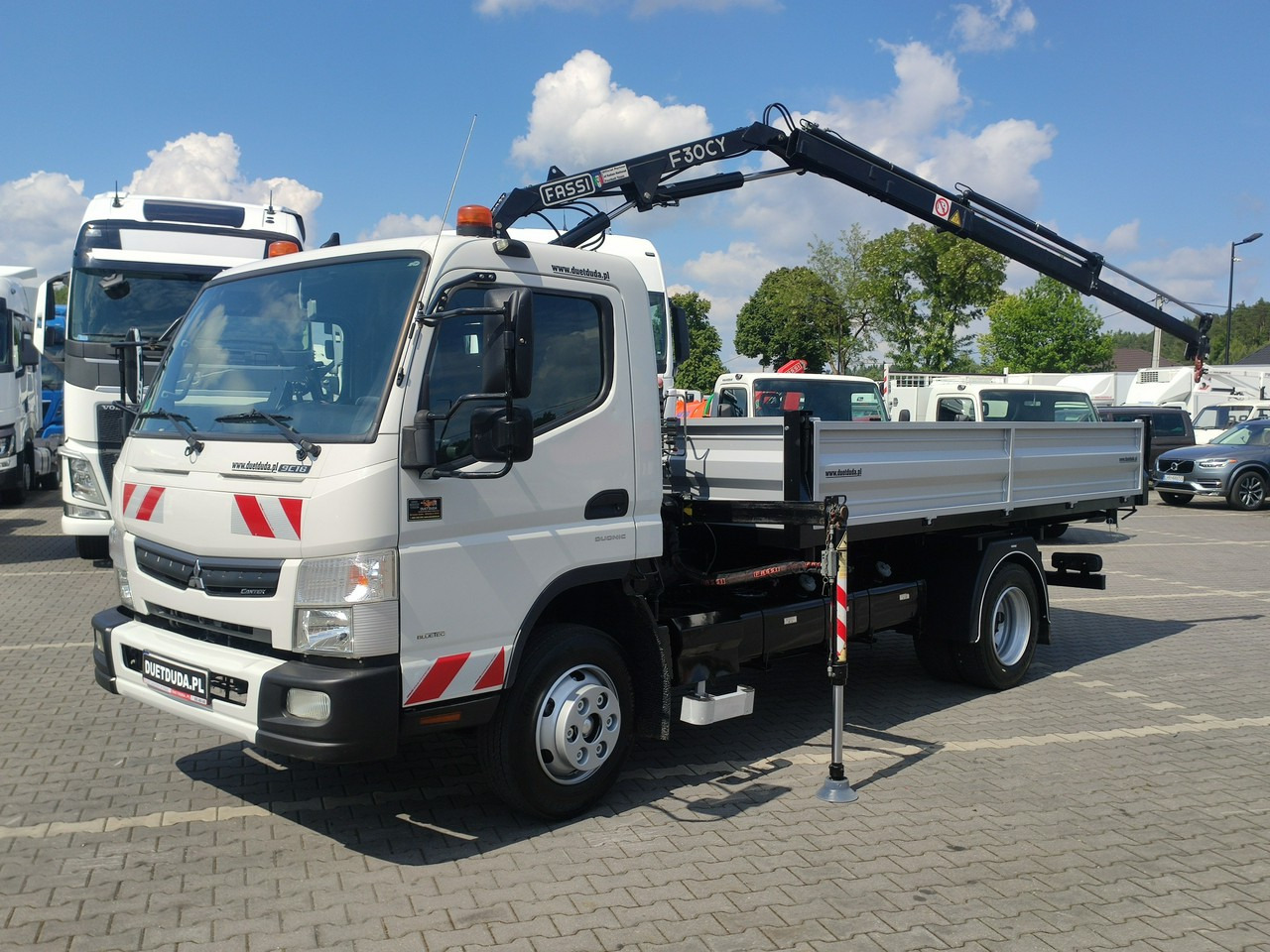 Mitsubishi Canter Fuso 9C18 3.0/180KM HDS FASSI F30 Wywrotka 3-stronna - Billenőplatós teherautó: 1 kép. Mitsubishi Canter Fuso 9C18 3.0/180KM HDS FASSI F30 Wywrotka 3-stronna - Billenőplatós teherautó: 1 kép.