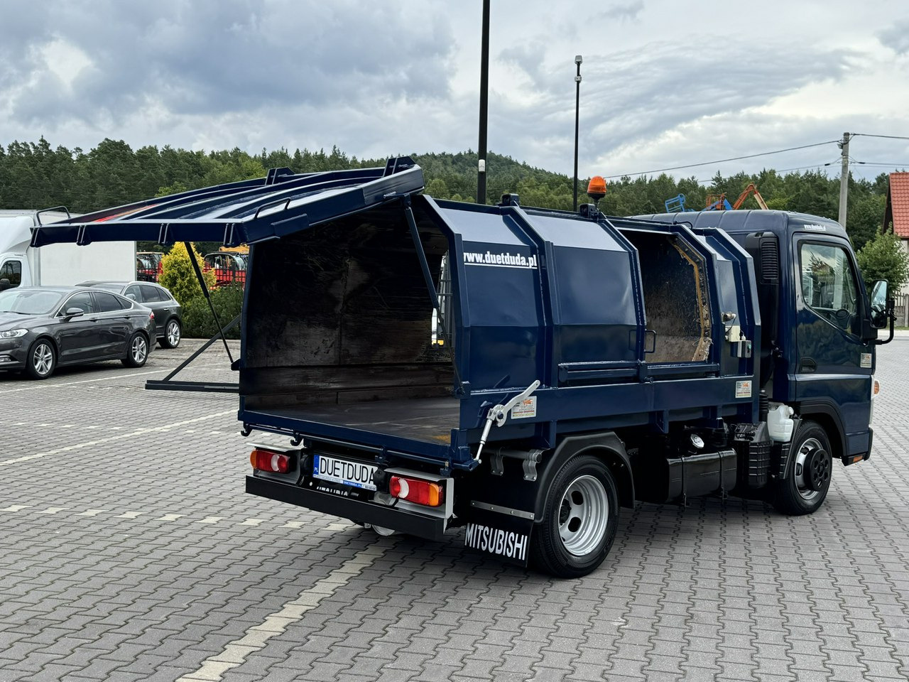 Mitsubishi Canter - Szemetesautó: 3 kép. Mitsubishi Canter - Szemetesautó: 3 kép.