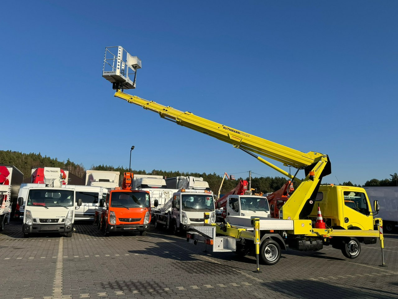 Nissan Cabstar lízing Nissan Cabstar: 15 kép.