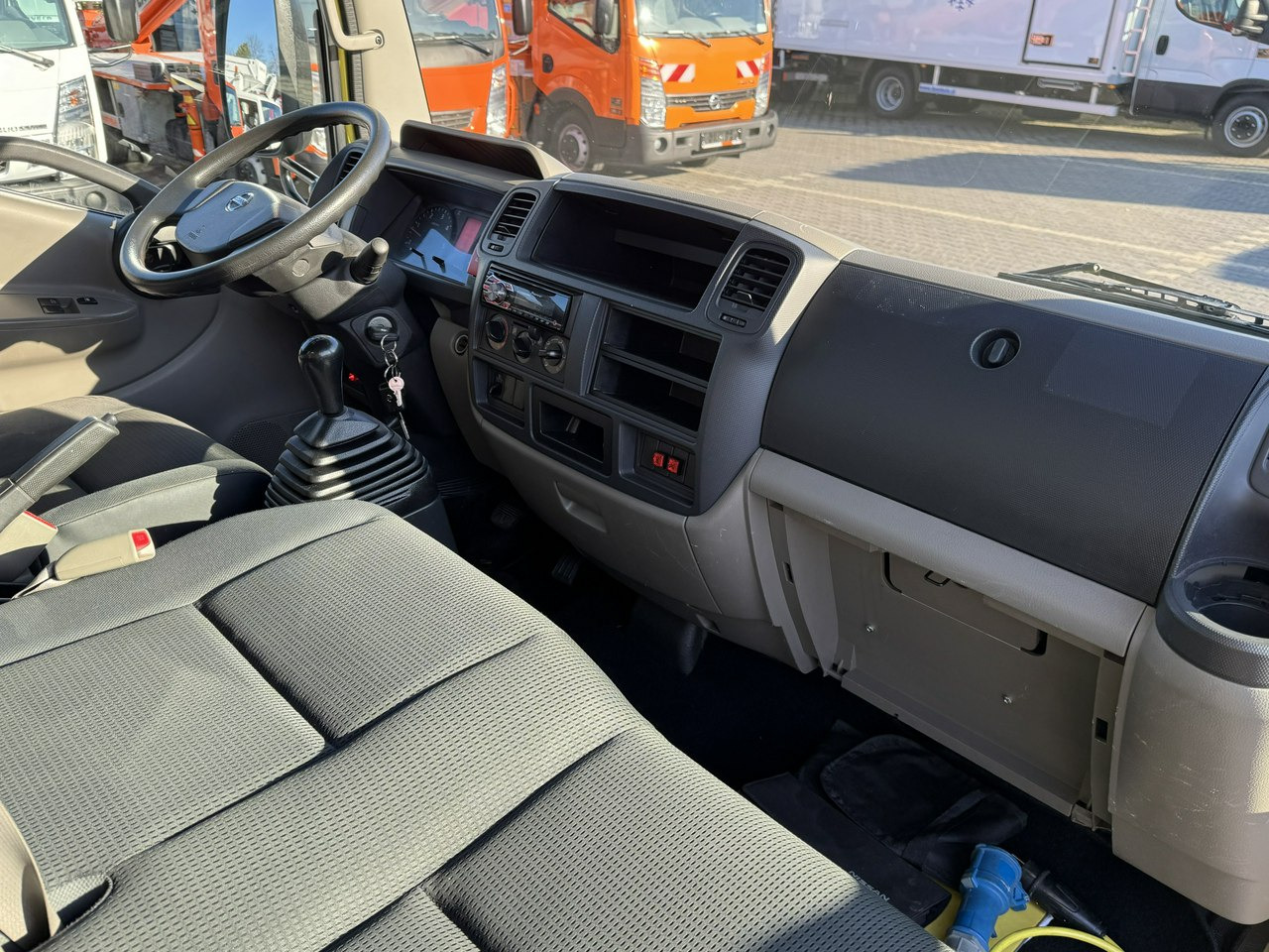 Nissan Cabstar lízing Nissan Cabstar: 30 kép.