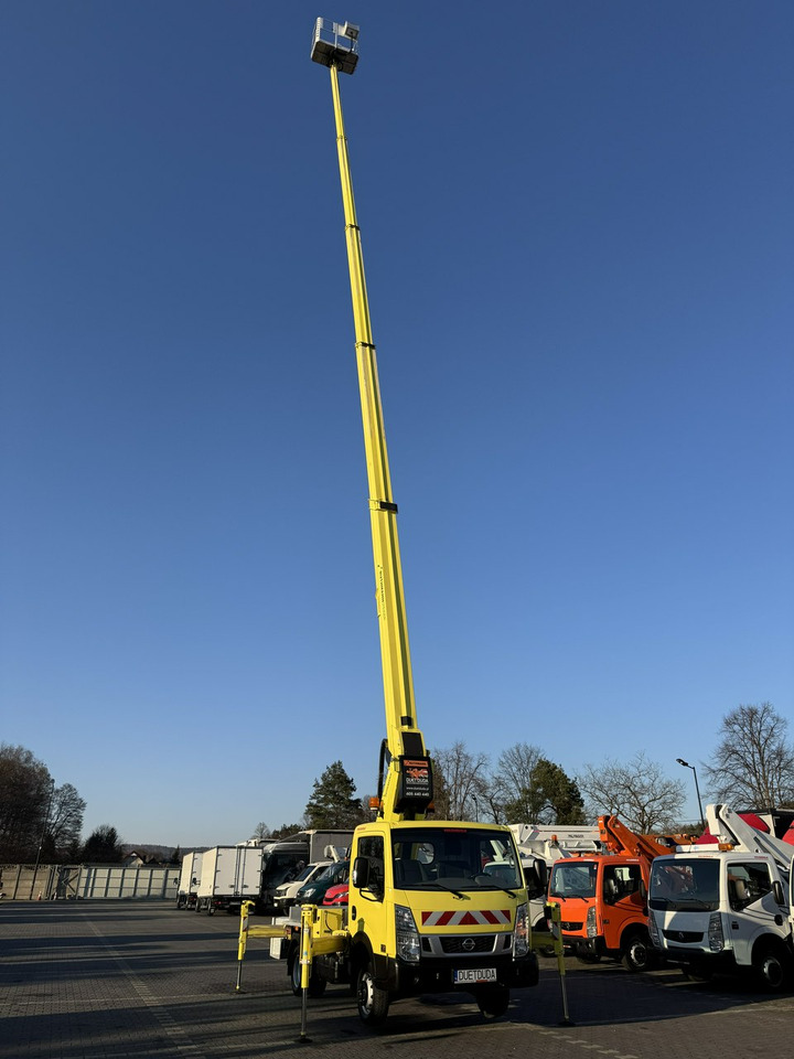 Nissan Cabstar - Emelőkosaras teherautó: 5 kép. Nissan Cabstar - Emelőkosaras teherautó: 5 kép.