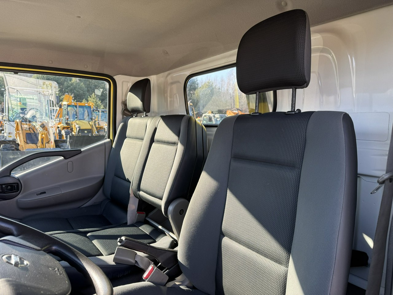 Nissan Cabstar lízing Nissan Cabstar: 28 kép.