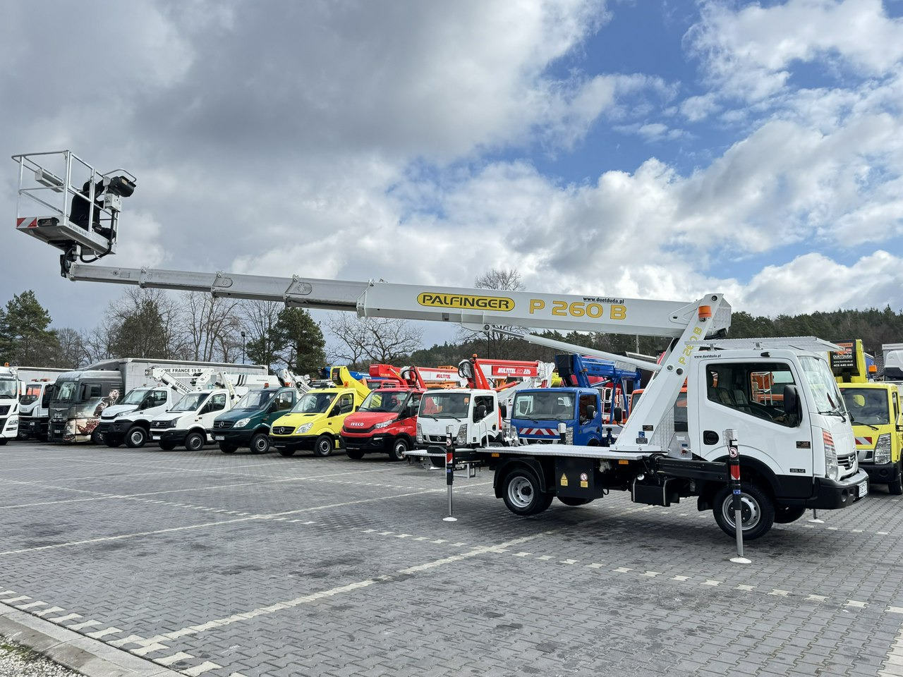 Nissan Cabstar lízing Nissan Cabstar: 13 kép.