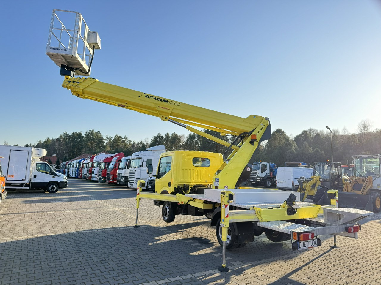 Nissan Cabstar lízing Nissan Cabstar: 19 kép.