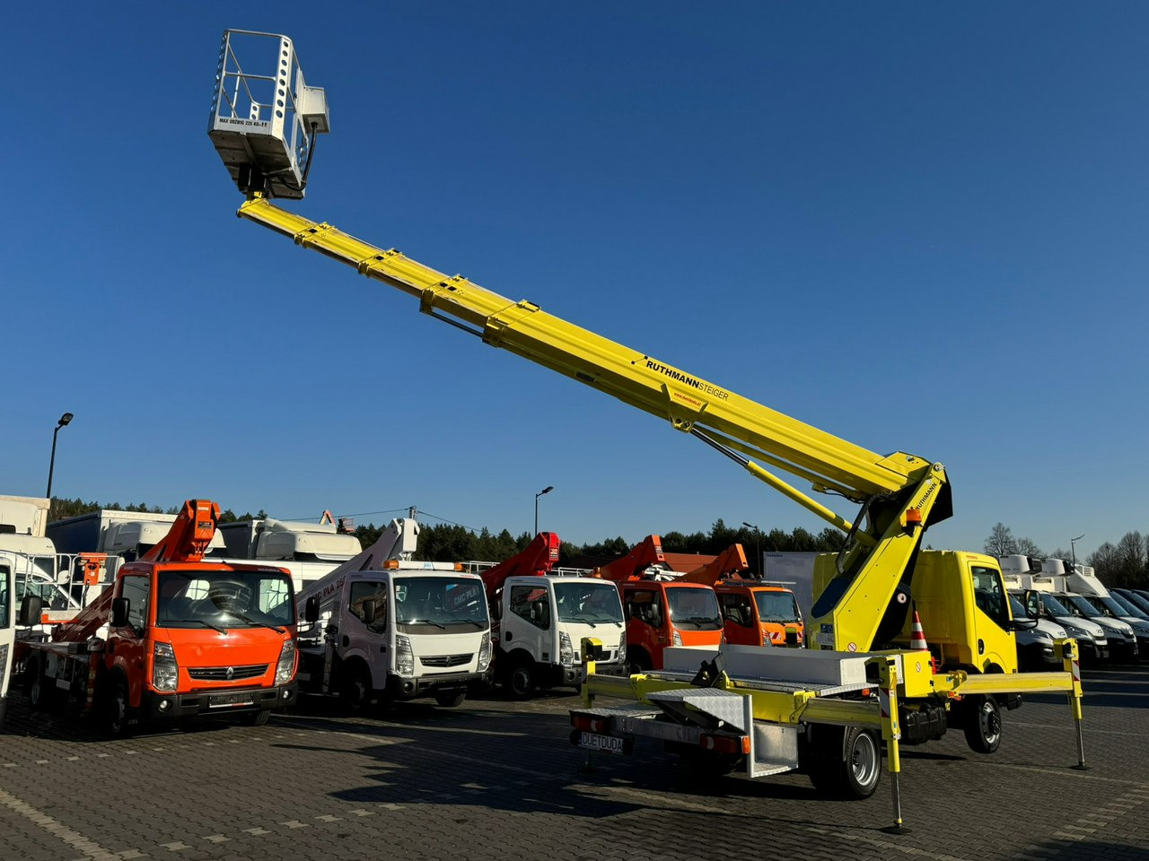 Nissan Cabstar lízing Nissan Cabstar: 22 kép.