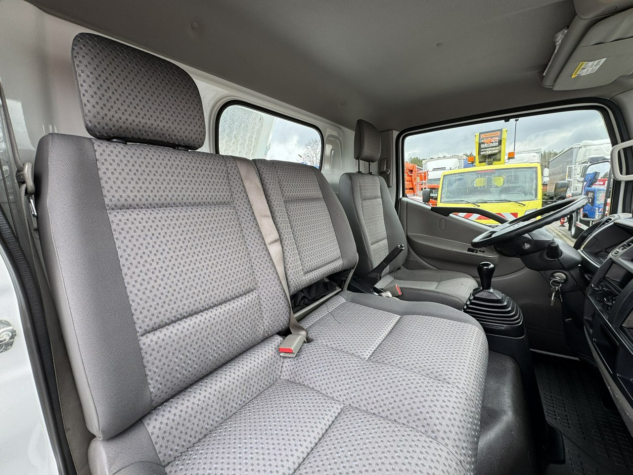 Nissan Cabstar lízing Nissan Cabstar: 33 kép.