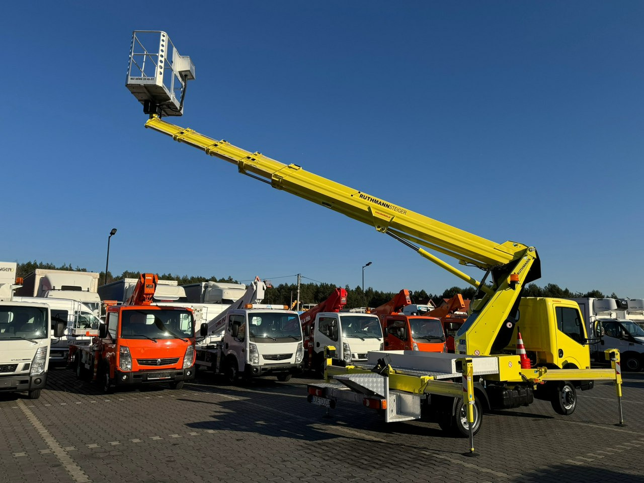 Nissan Cabstar lízing Nissan Cabstar: 20 kép.