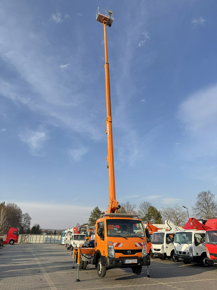 Nissan Cabstar - Emelőkosaras teherautó: 3 kép. Nissan Cabstar - Emelőkosaras teherautó: 3 kép.