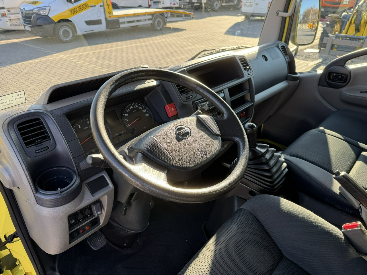 Nissan Cabstar lízing Nissan Cabstar: 25 kép.