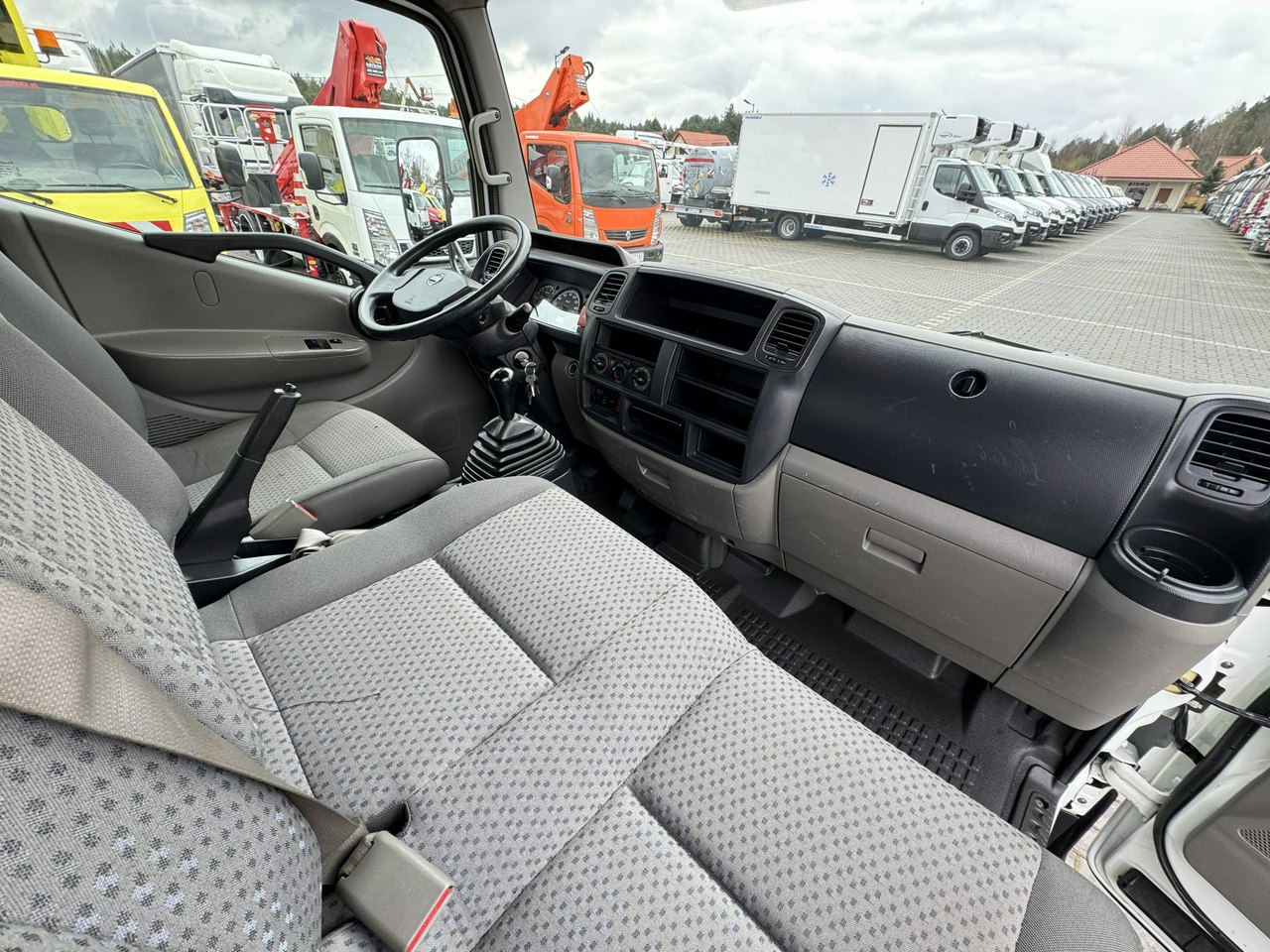 Nissan Cabstar lízing Nissan Cabstar: 32 kép.