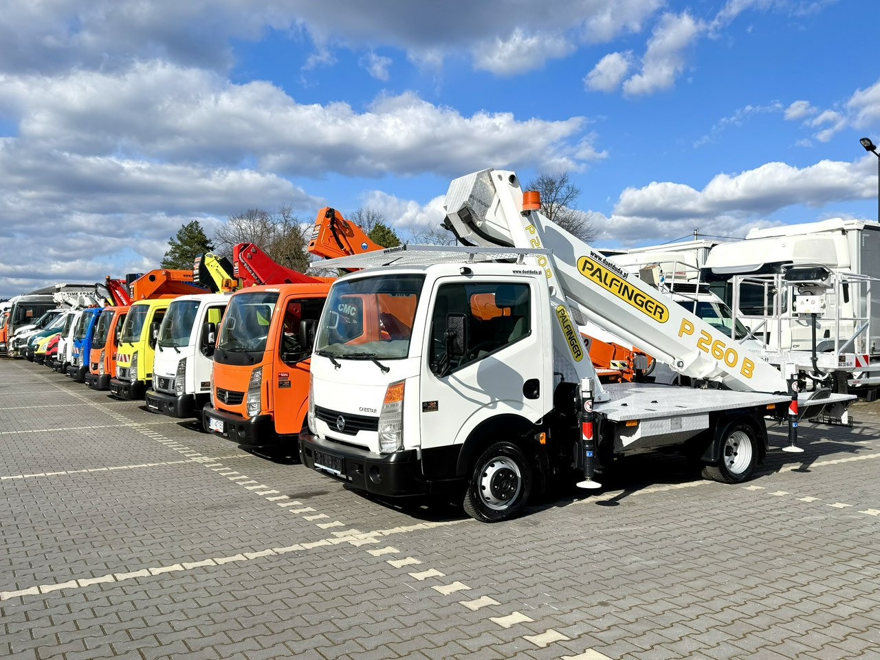Nissan Cabstar - Emelőkosaras teherautó: 1 kép. Nissan Cabstar - Emelőkosaras teherautó: 1 kép.
