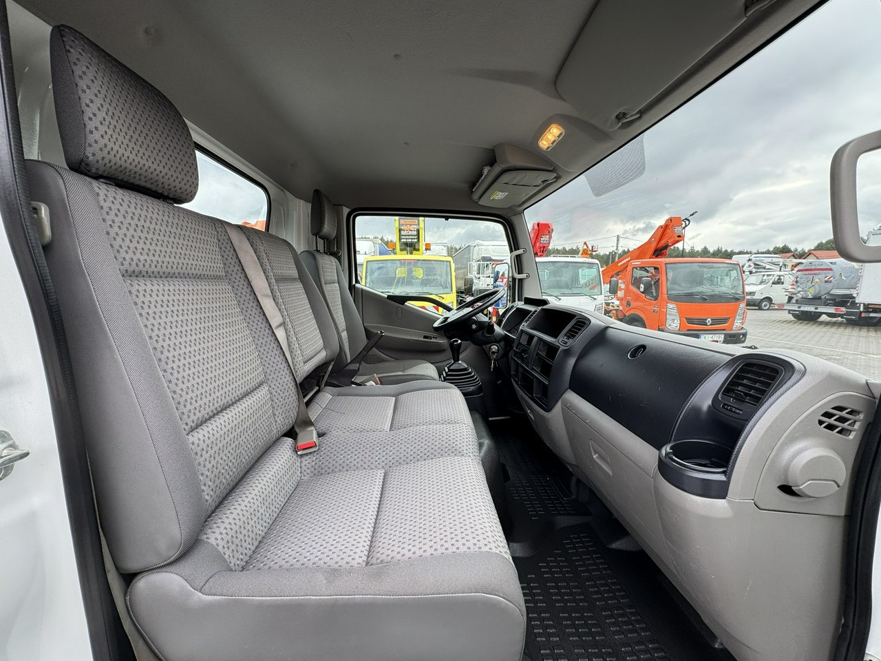 Nissan Cabstar lízing Nissan Cabstar: 31 kép.
