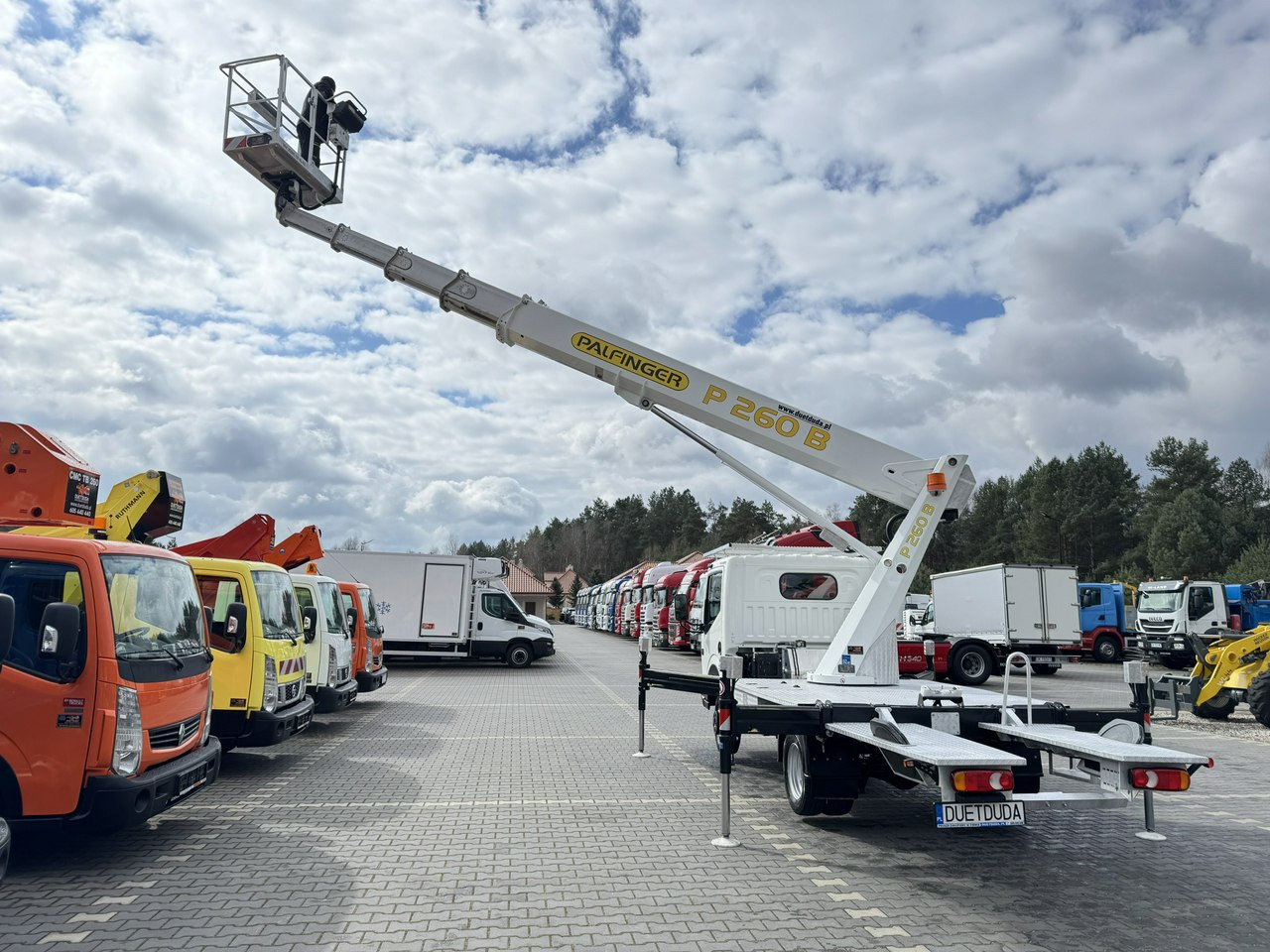 Nissan Cabstar lízing Nissan Cabstar: 21 kép.