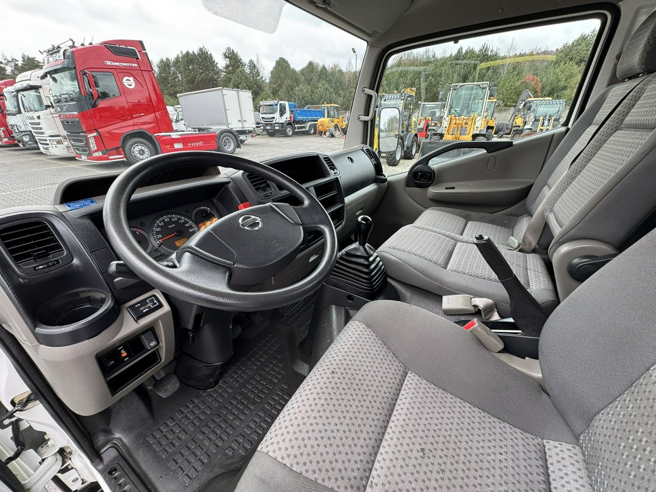 Nissan Cabstar lízing Nissan Cabstar: 27 kép.