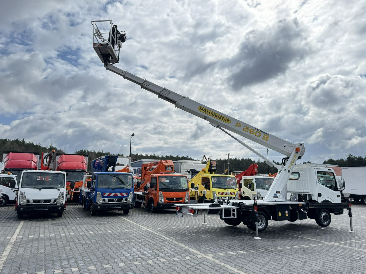 Nissan Cabstar lízing Nissan Cabstar: 19 kép.